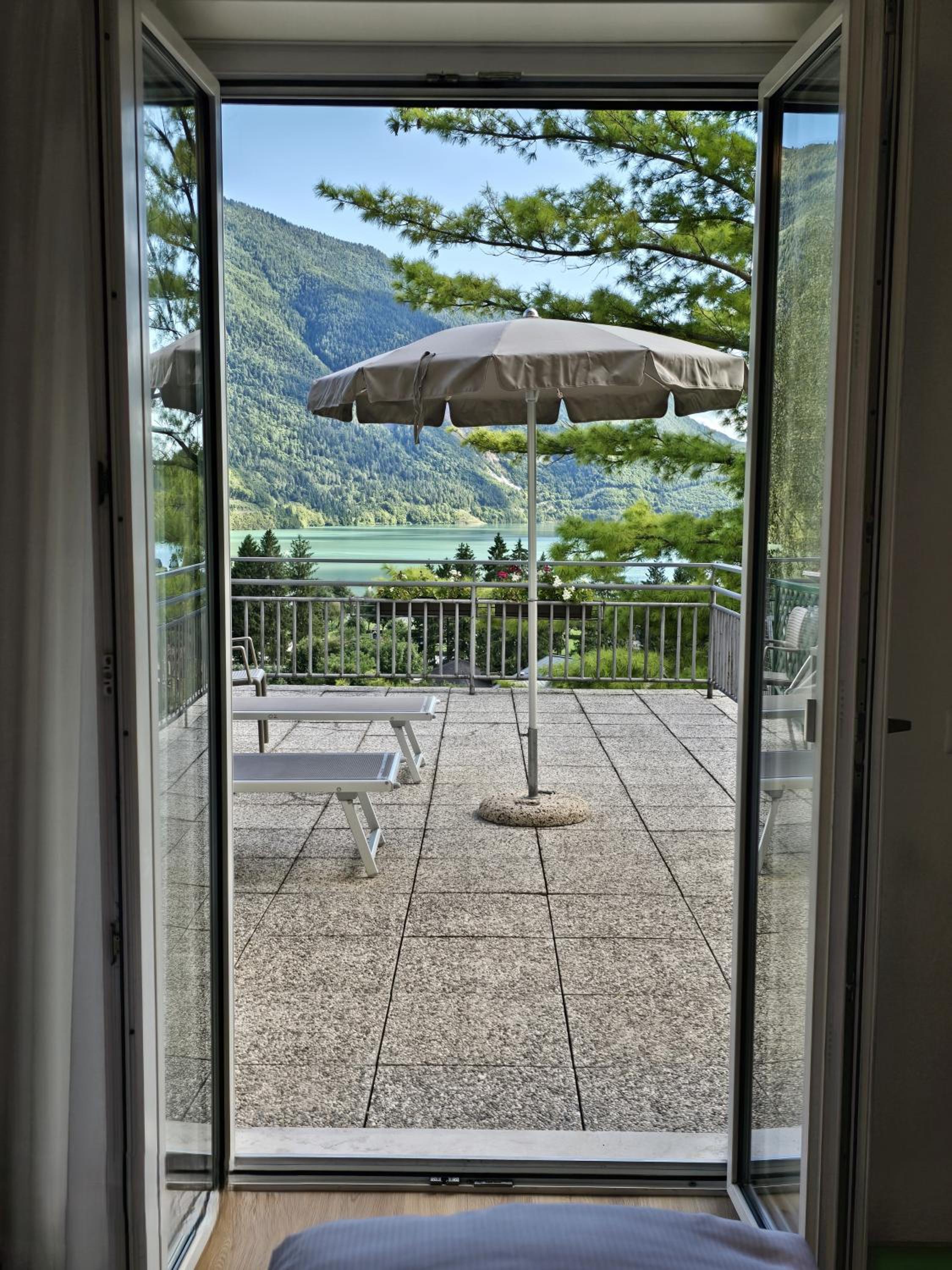 Double or Twin Room with Balcony and Lake View - Photo 6
