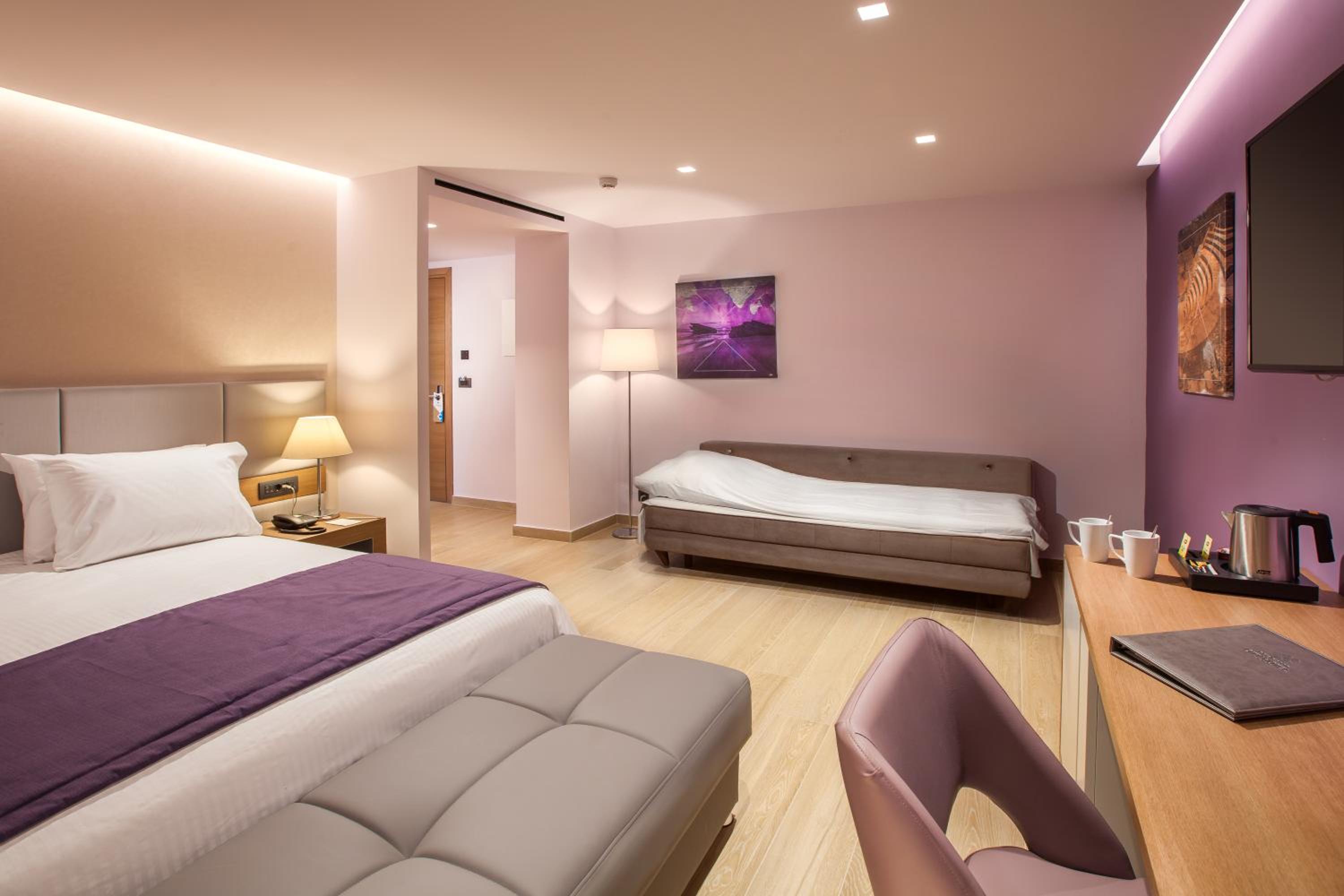 Junior Suite with sofa bed thumbnail 5