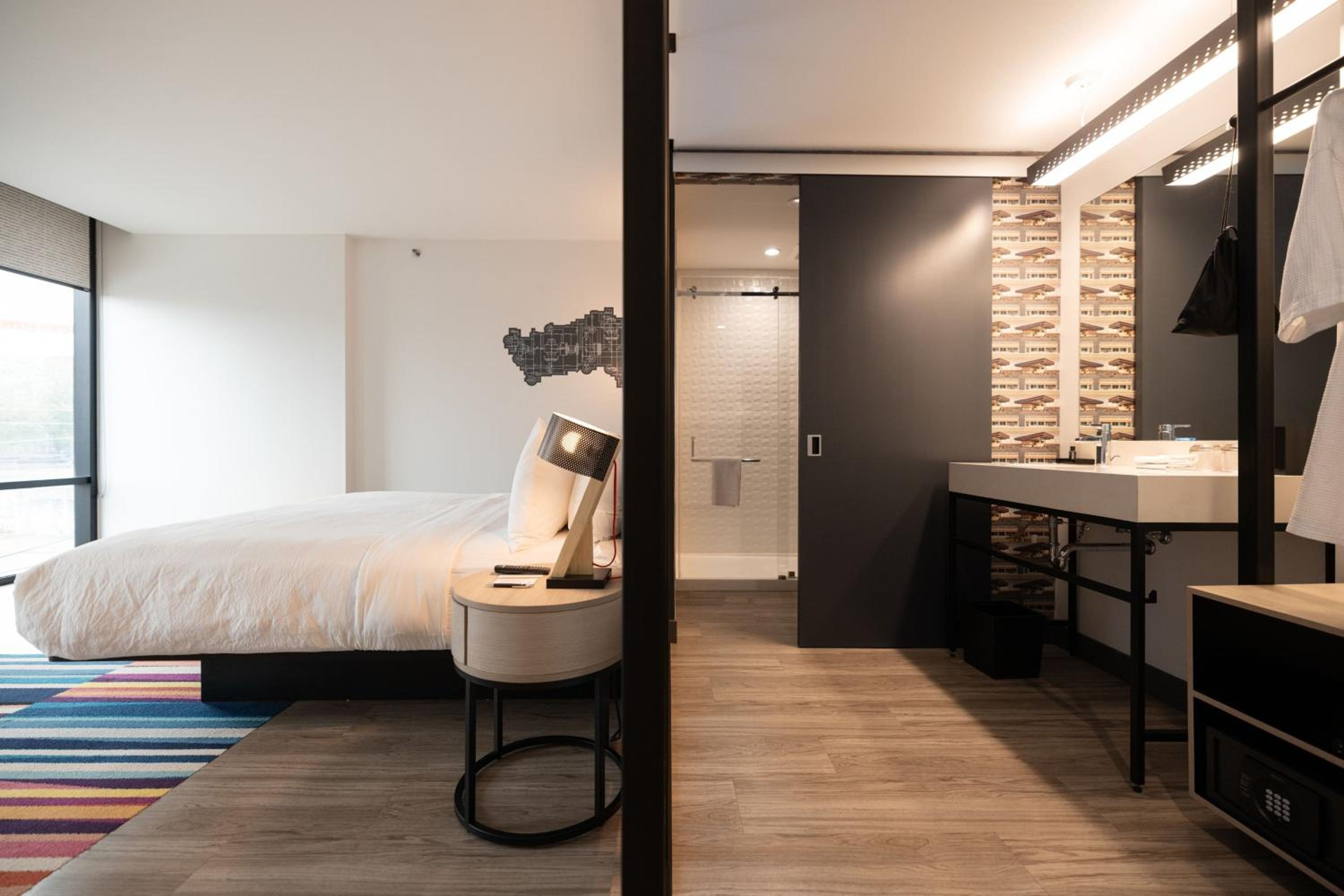 King Room with City View - Photo 8