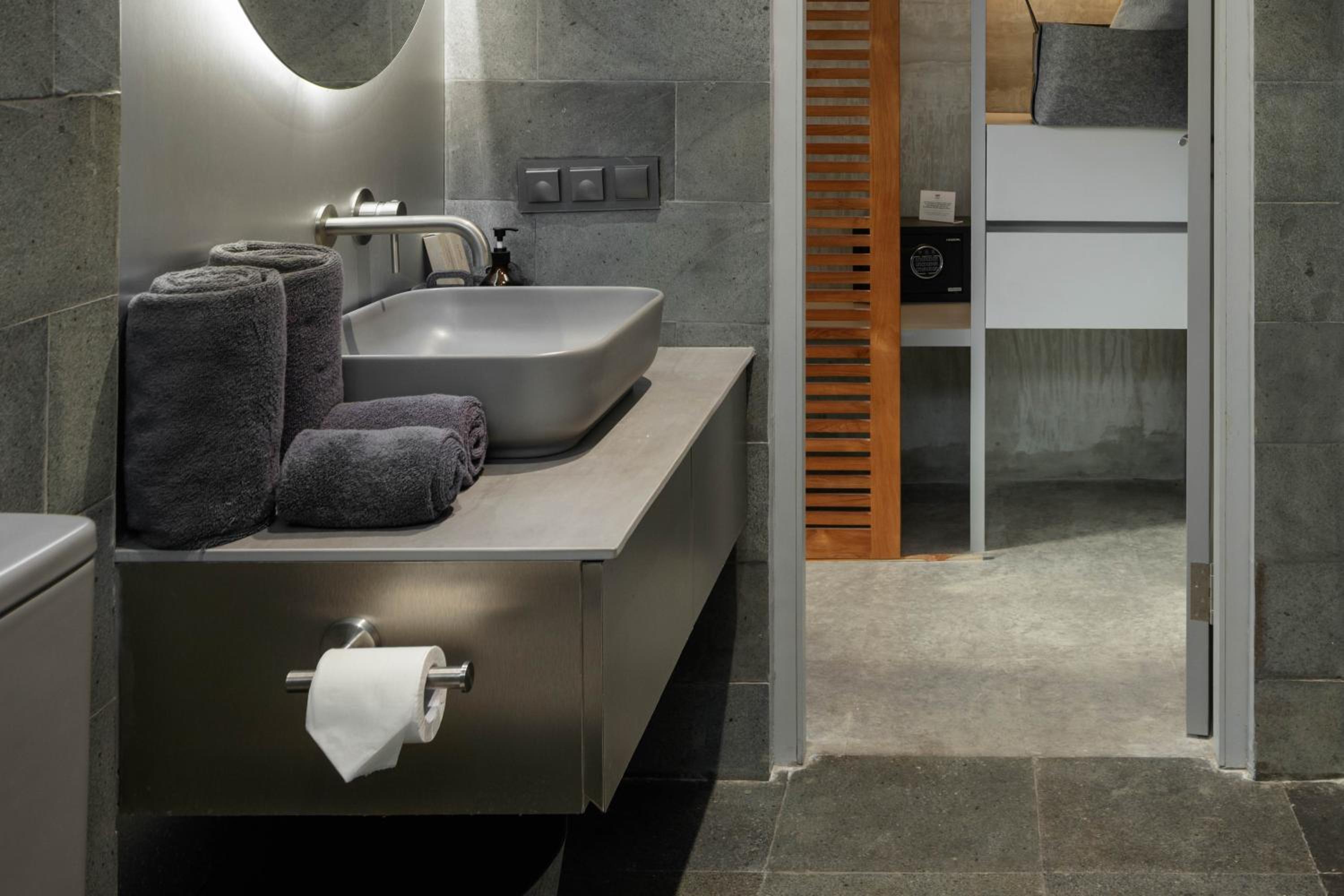 One-Bedroom Apartment with Spa Bath - Photo 7