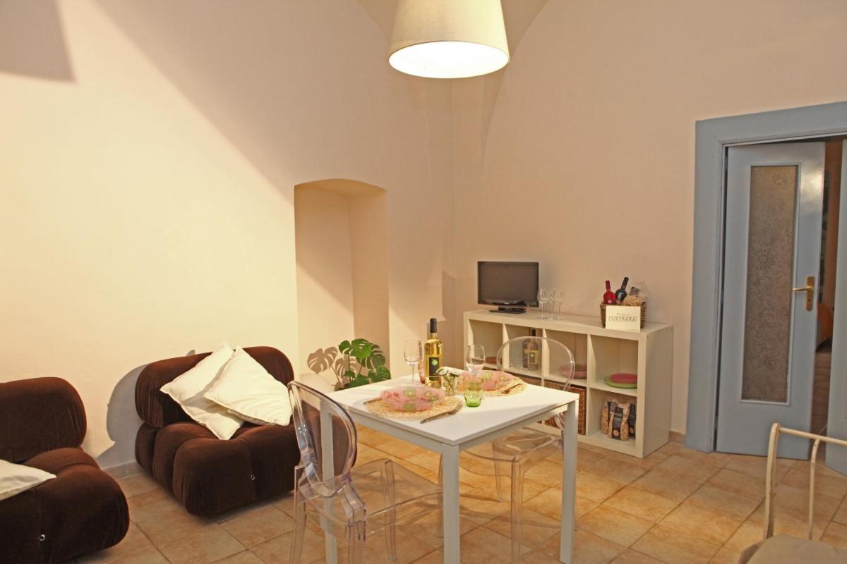 One-Bedroom Standard Apartment photo 3