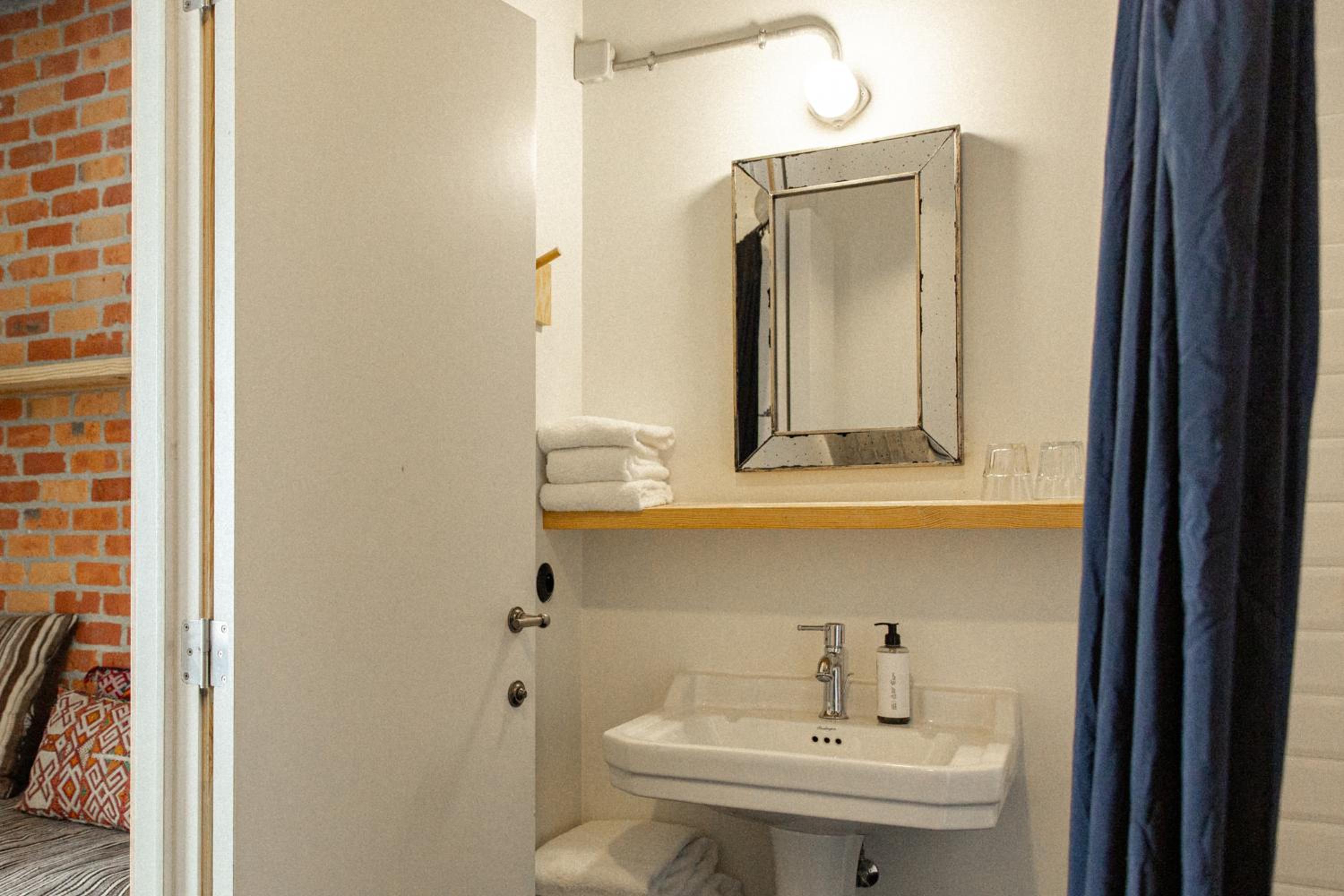 Standard Triple Room - Photo 6
