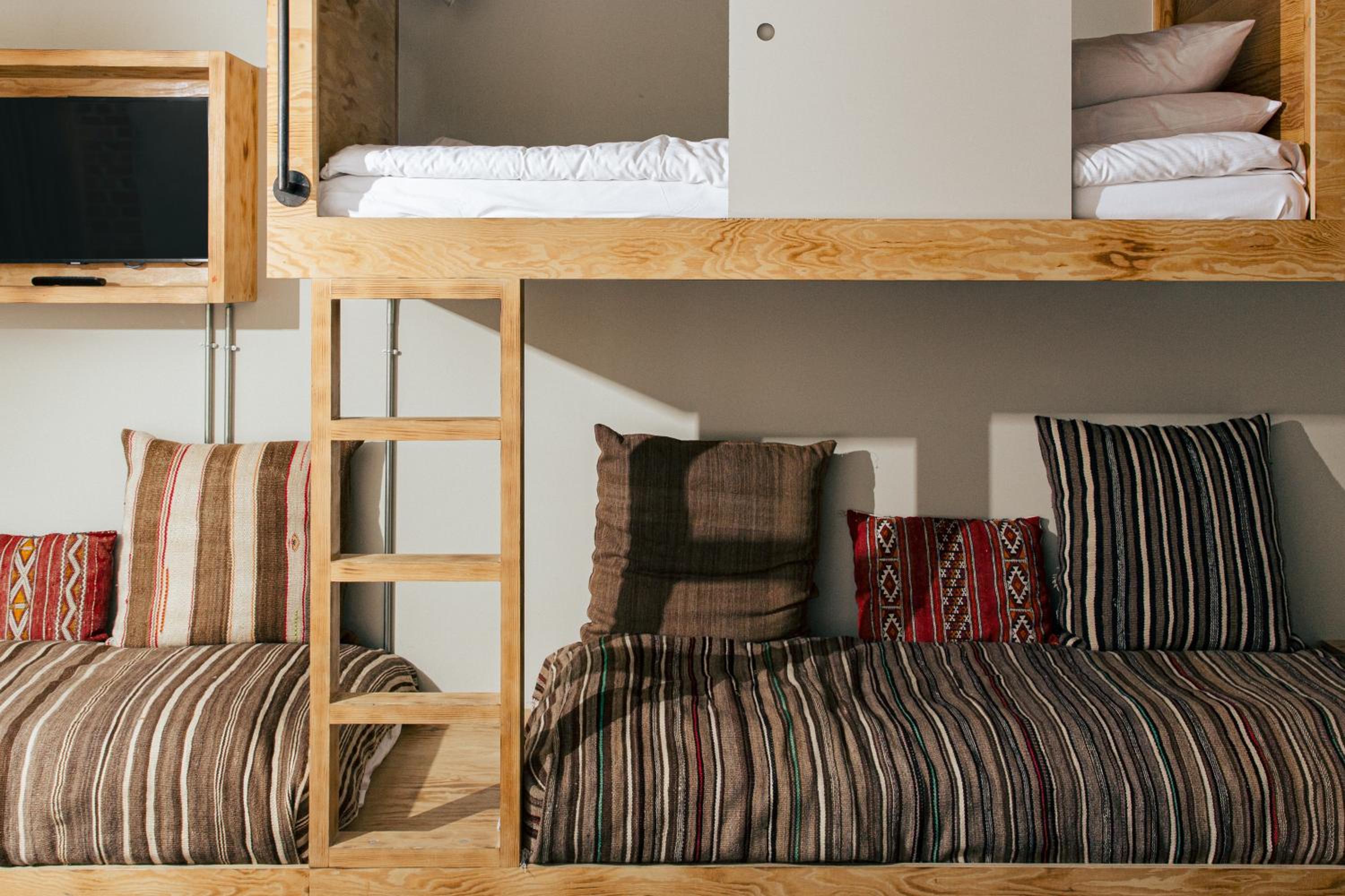 Family Room (5 Adults) - Photo 4
