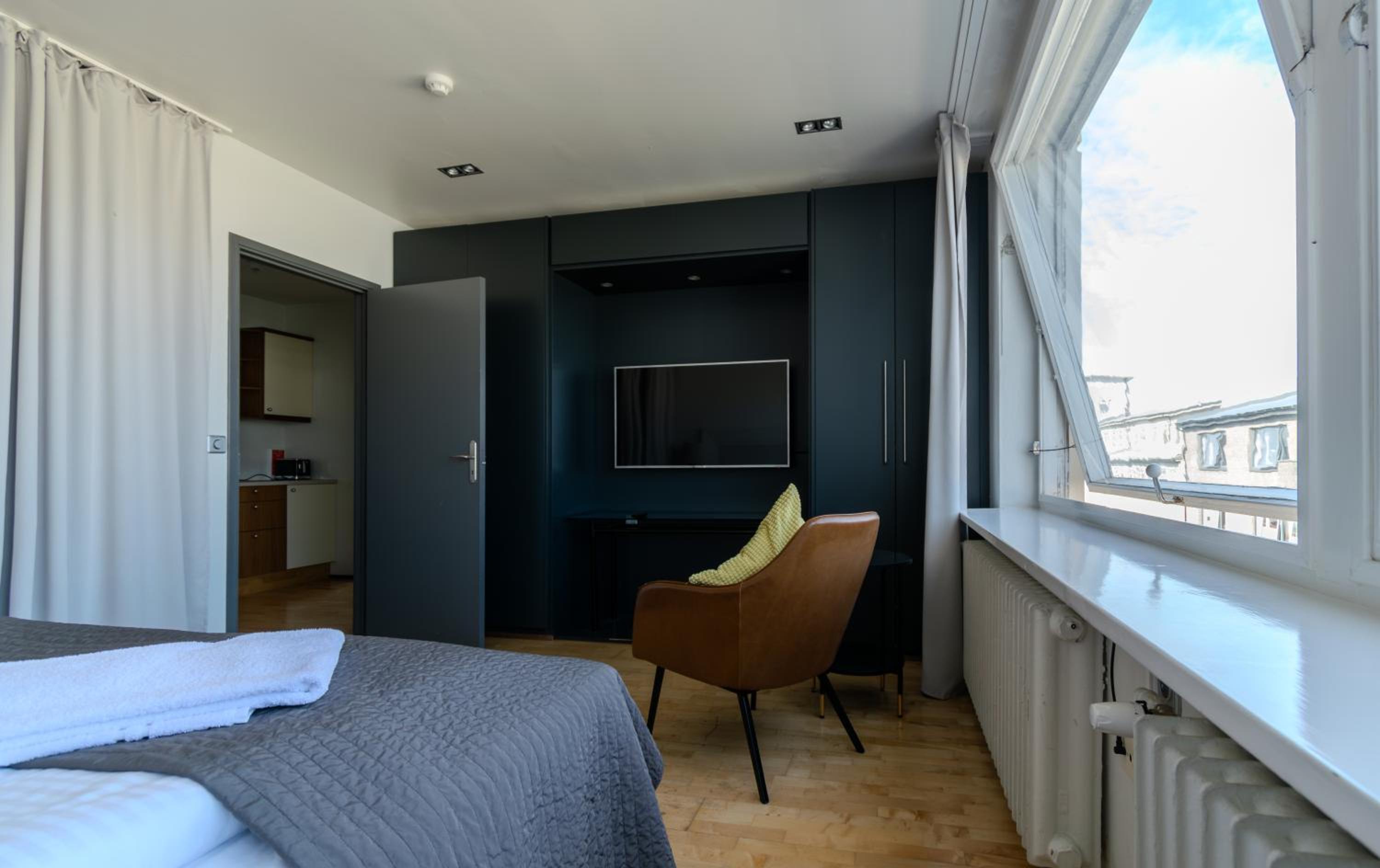 Three-Bedroom Apartment - Photo 3