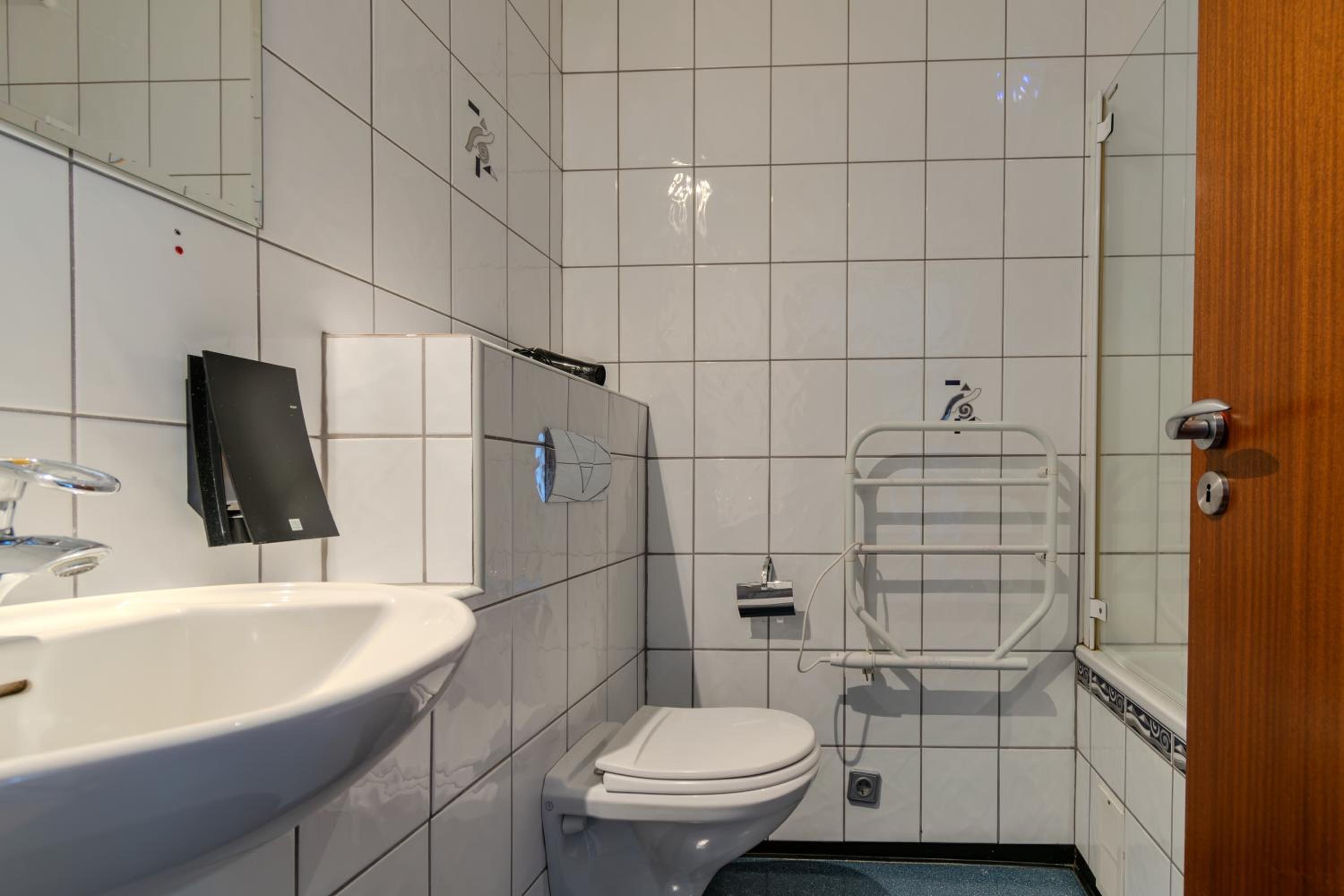 Three-Bedroom Apartment - Photo 4