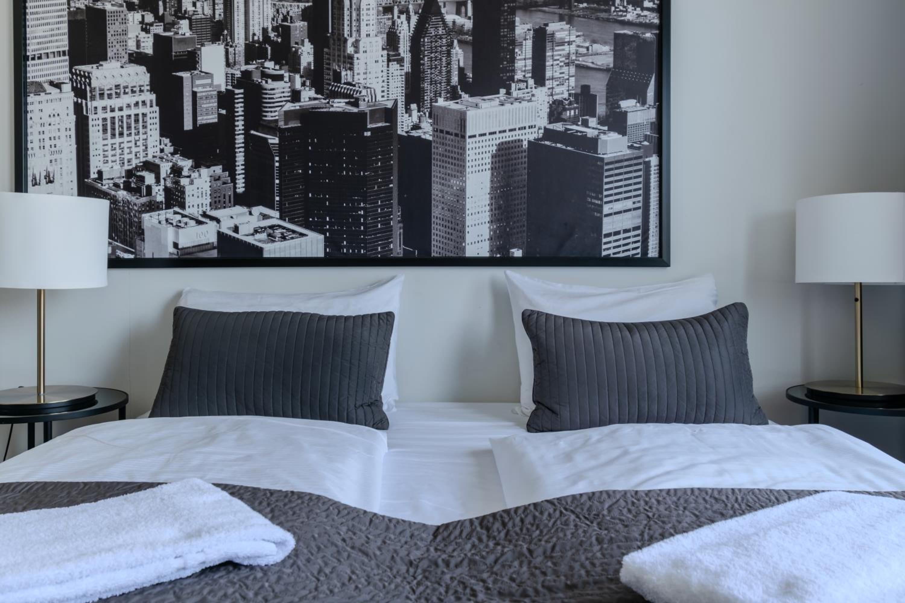 Three-Bedroom Apartment - Photo 9