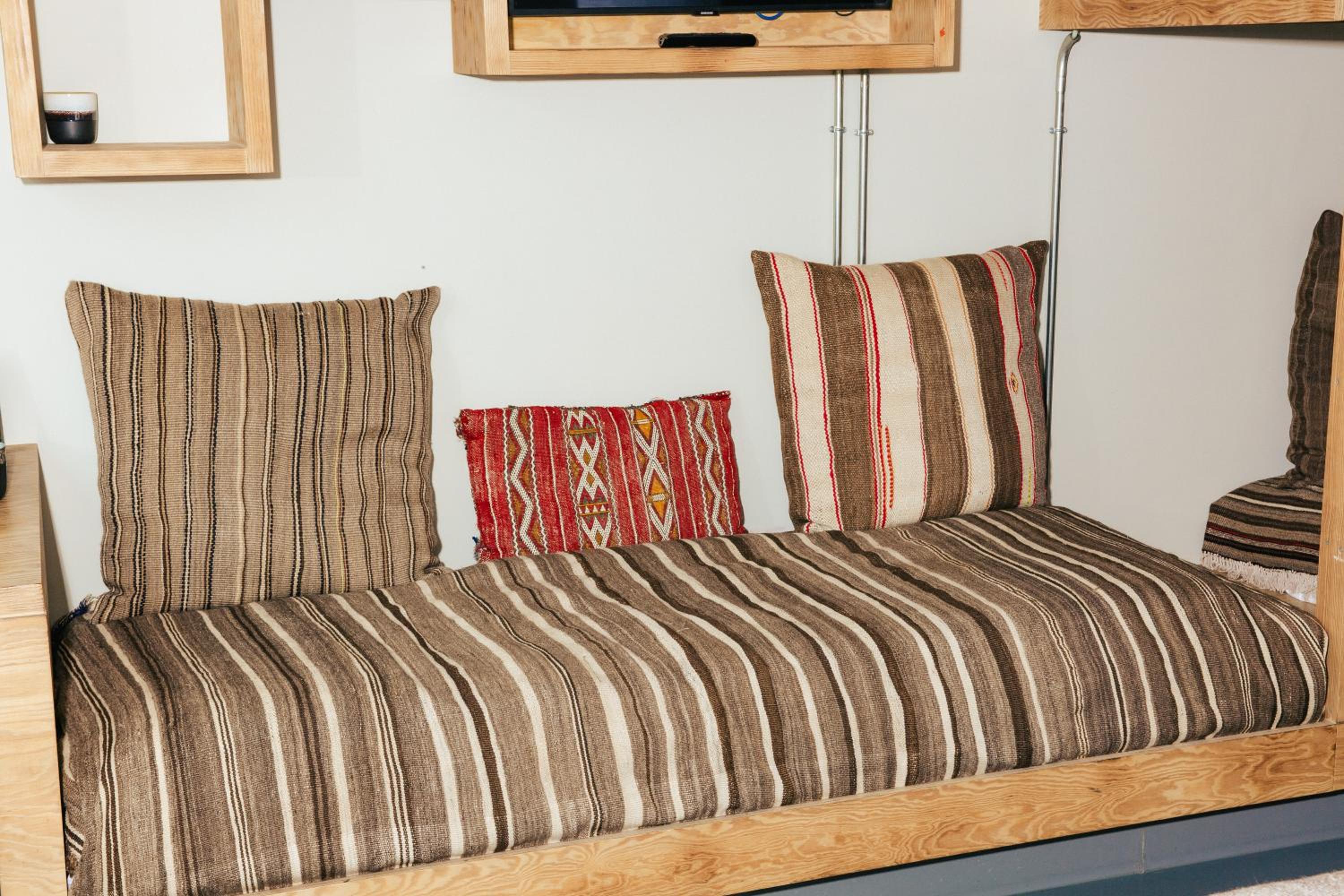 Family Room (5 Adults) - Photo 6