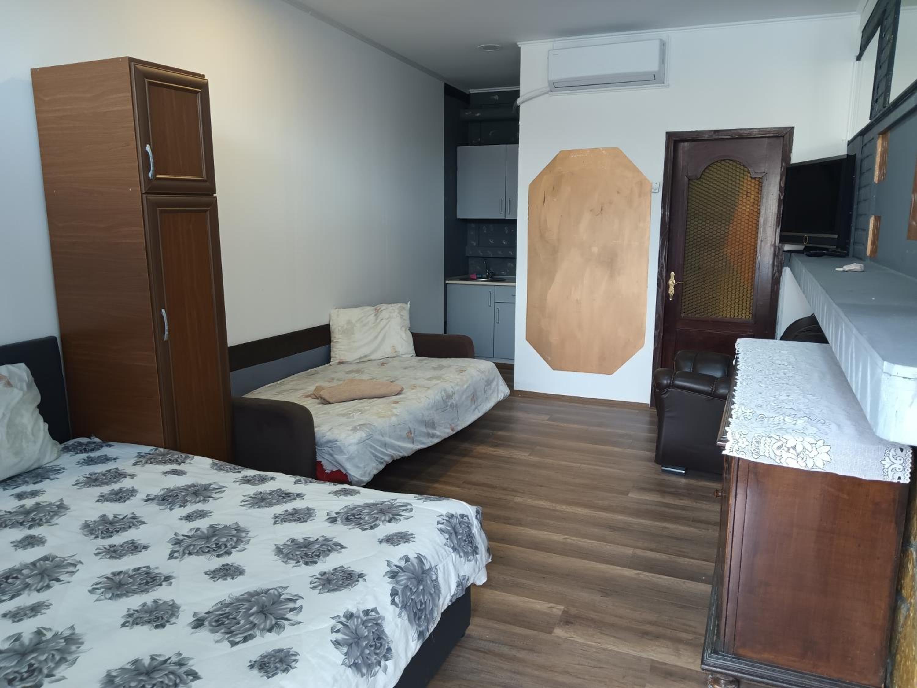 One-Bedroom Apartment photo 1