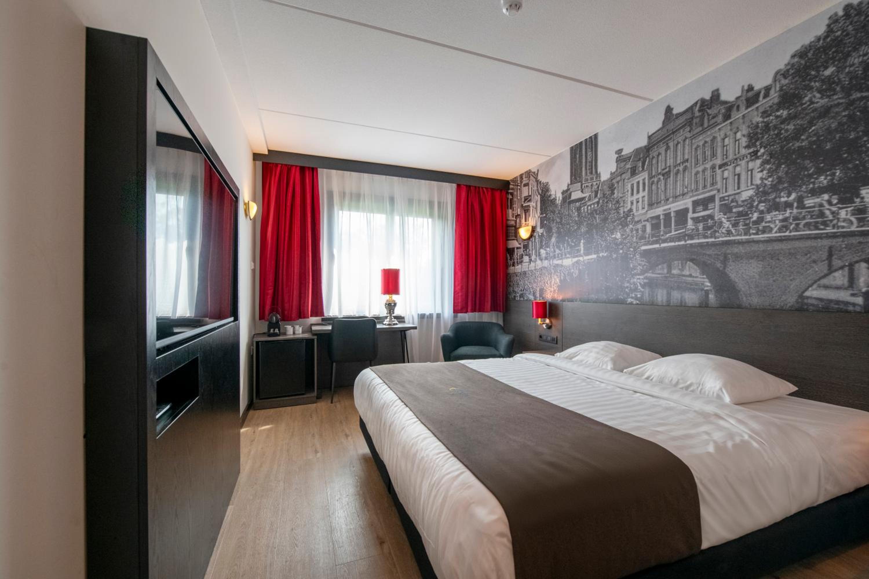Deluxe King Room - Photo 1