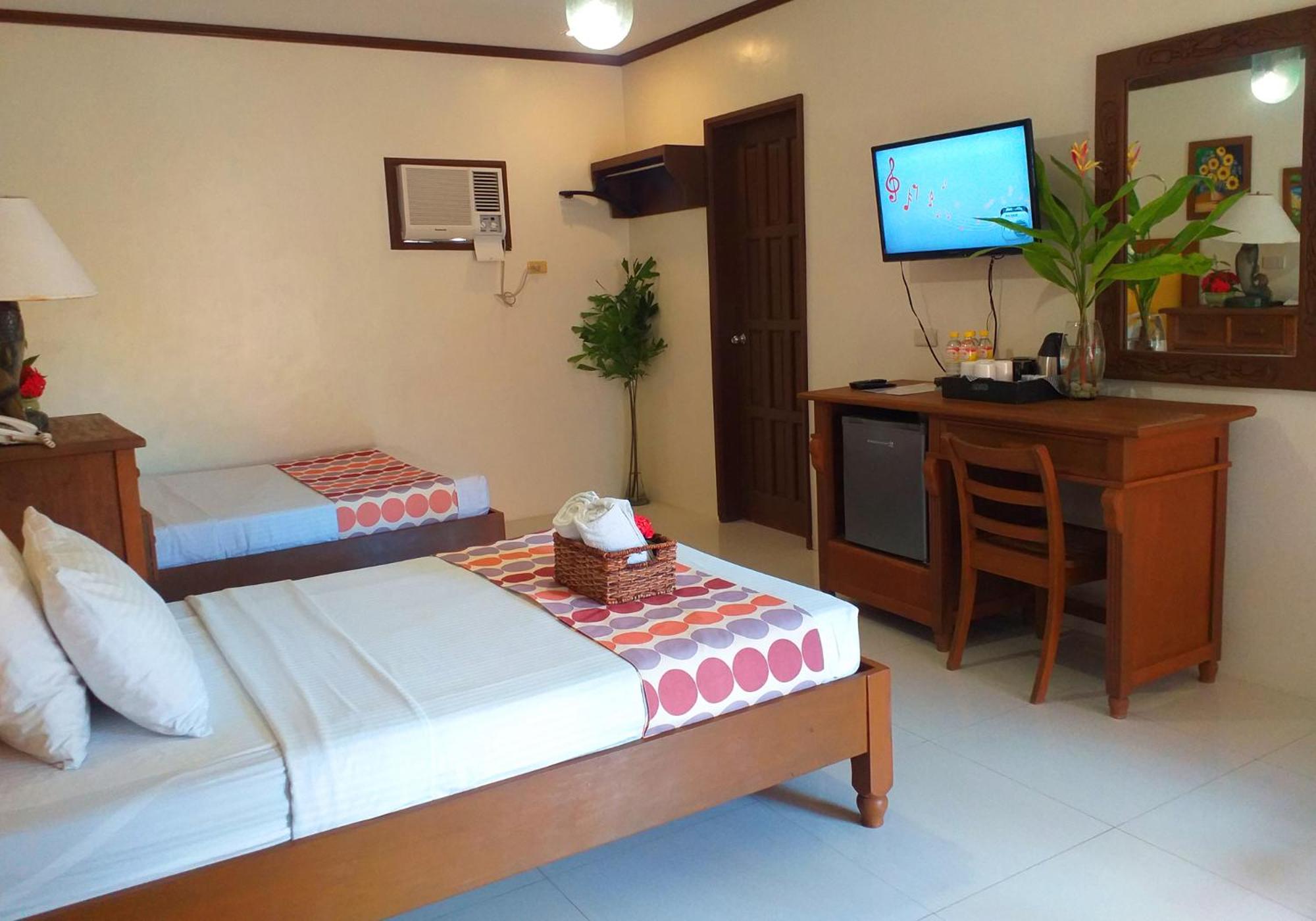 Deluxe Double Room with Balcony photo 3