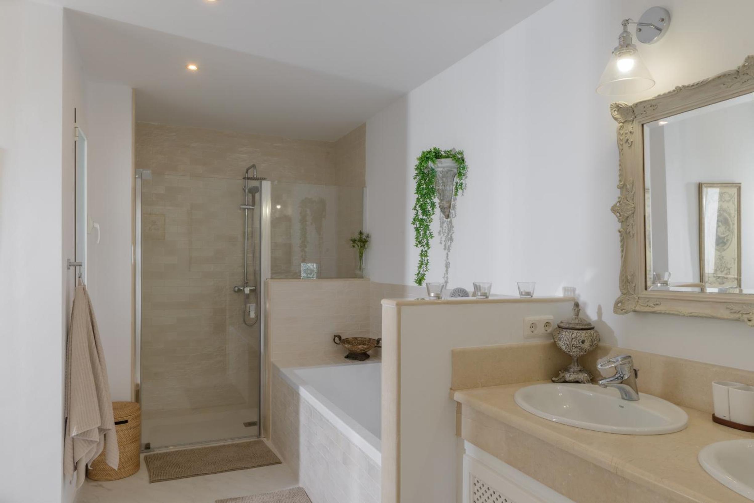 Villa photo 2