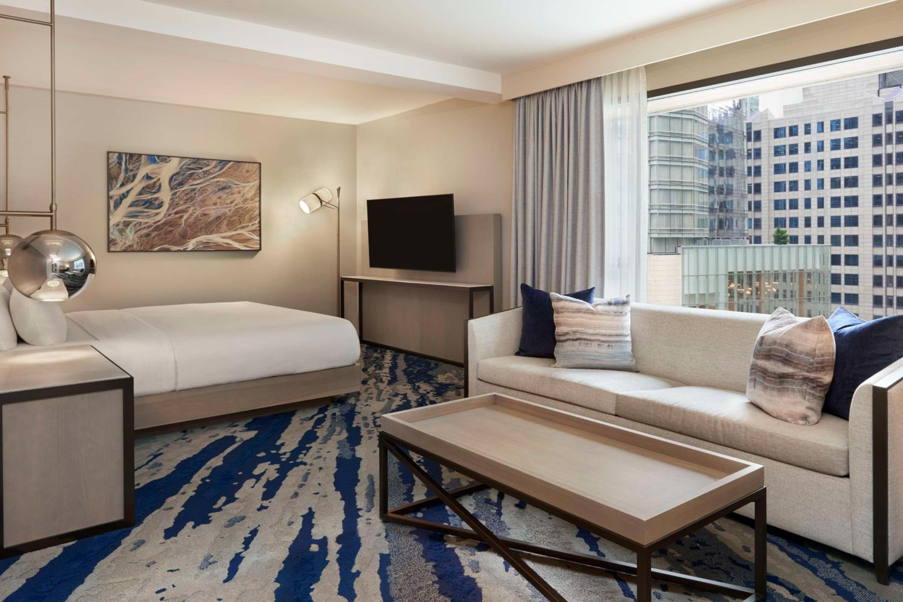 King Suite - Disability Access/Non-Smoking