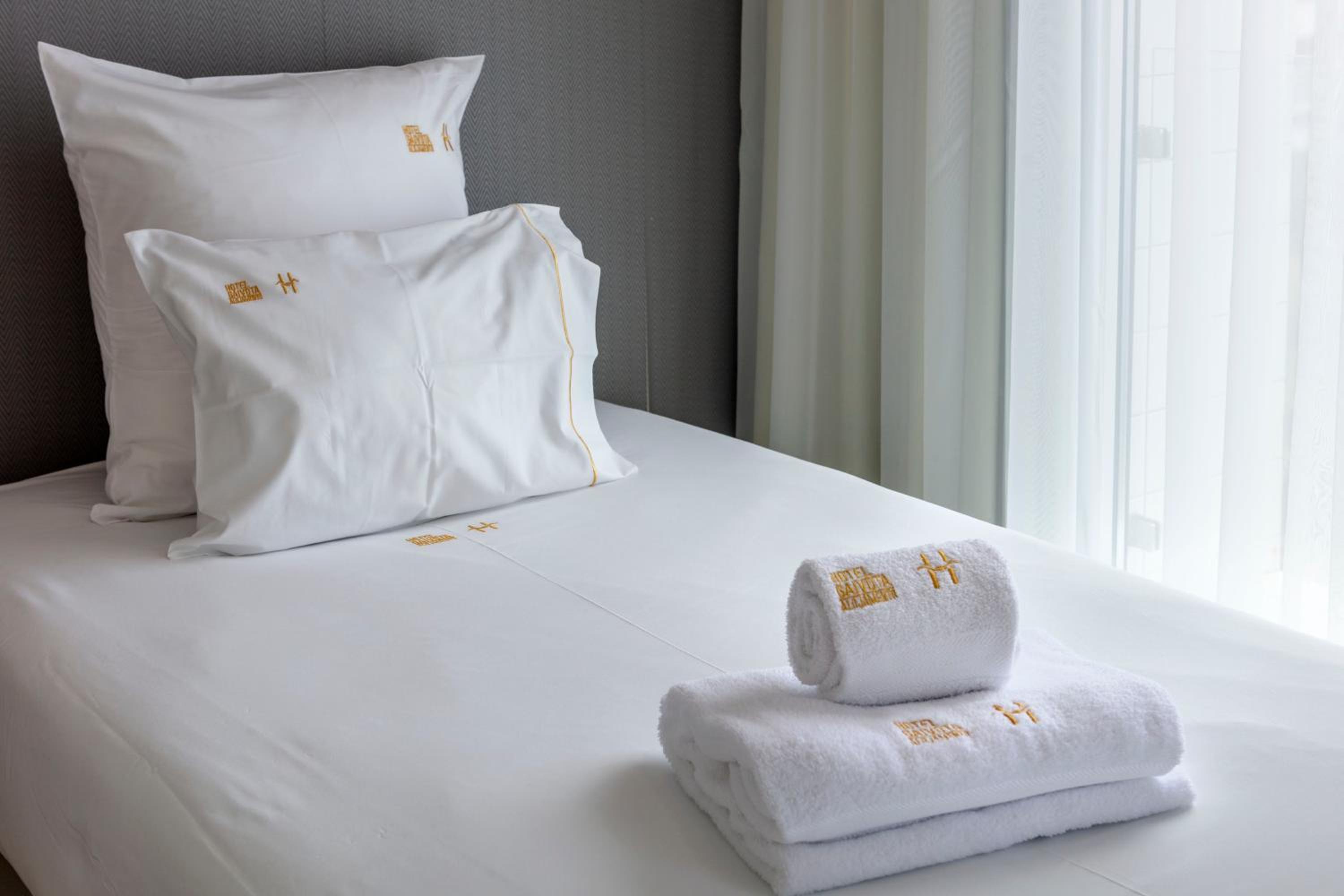 Deluxe Two-Bedroom Suite with Sea View - Photo 2