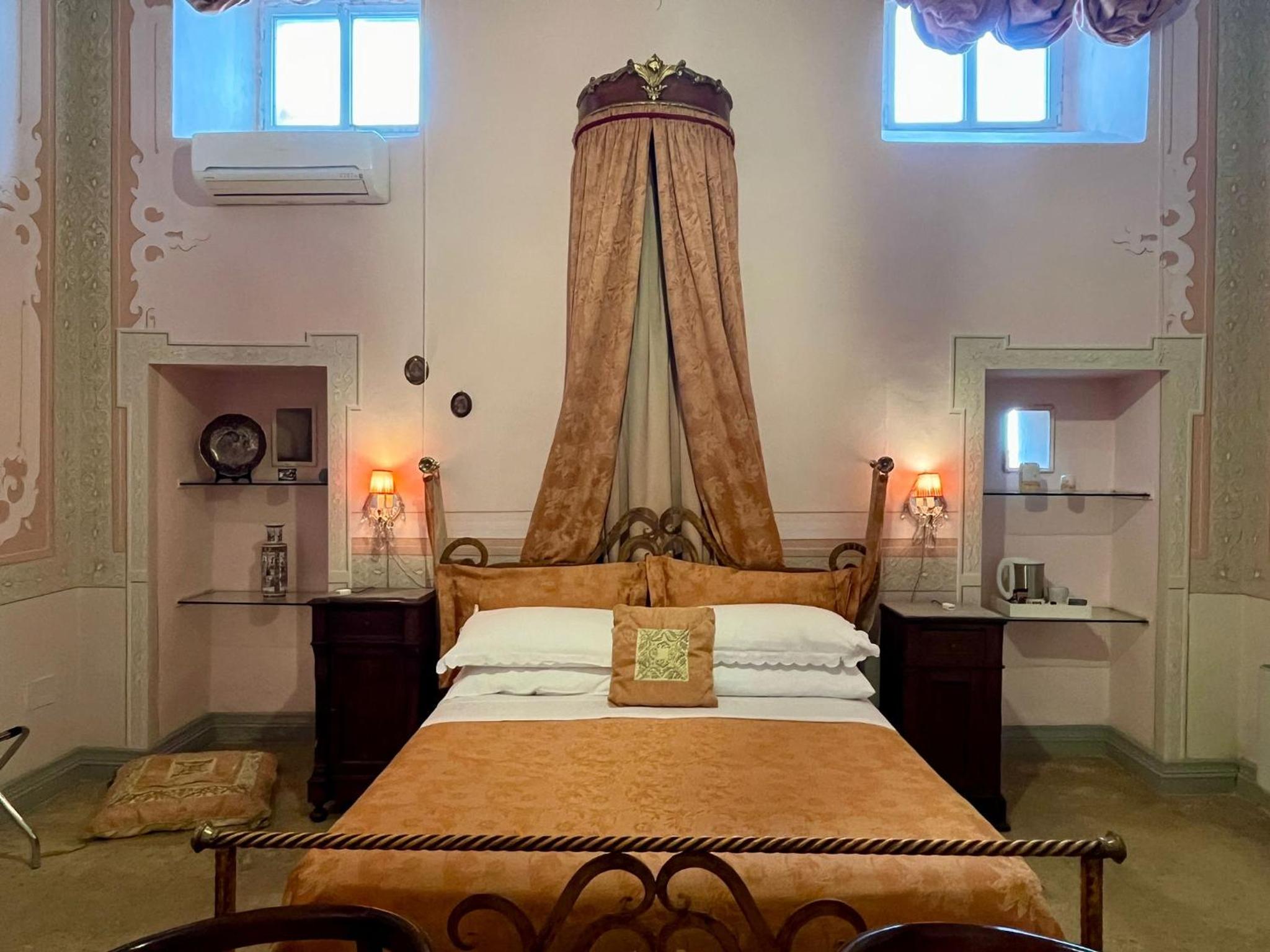 King Room with Spa Bath