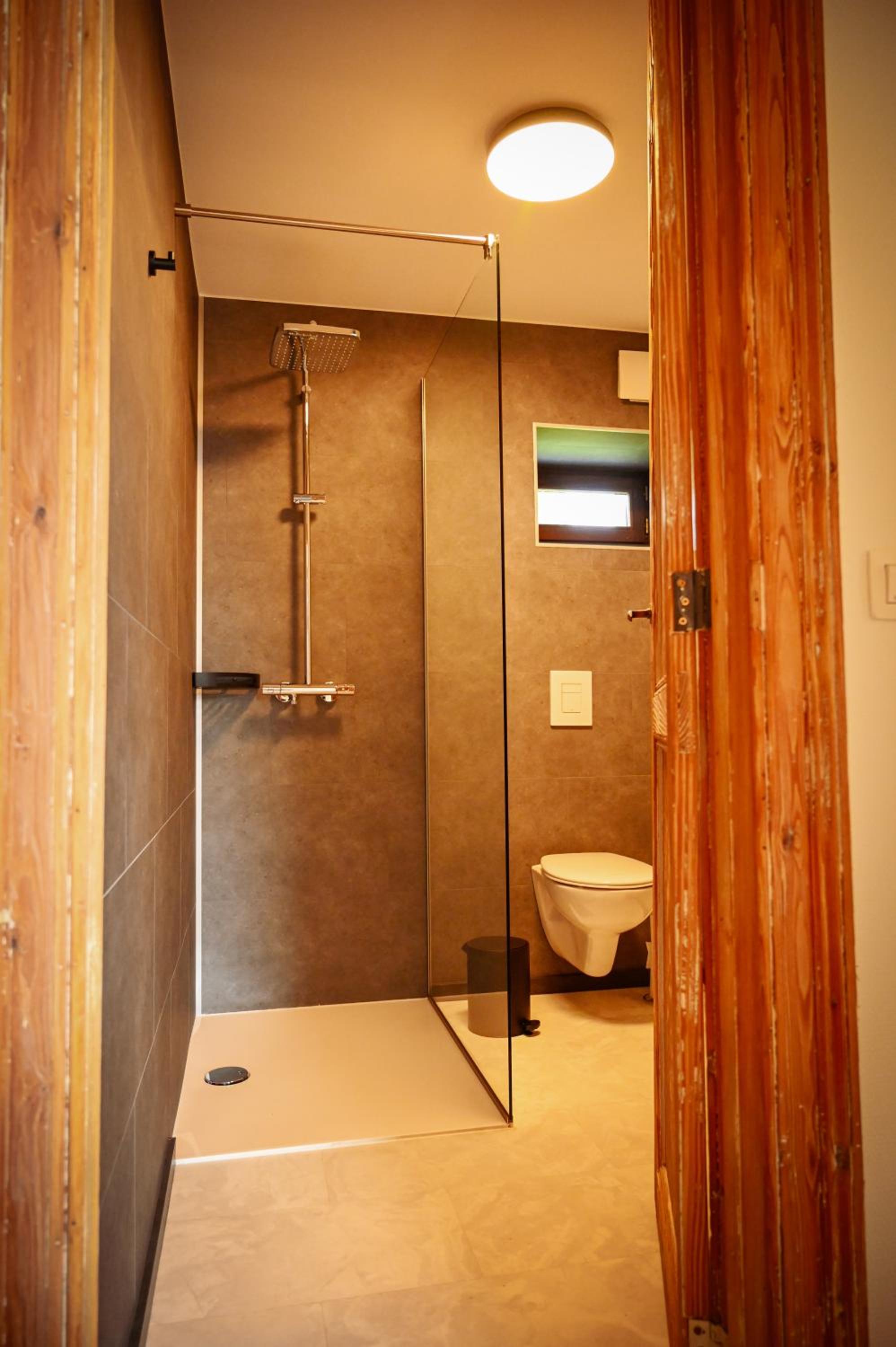 Family Room with Bathroom photo 2