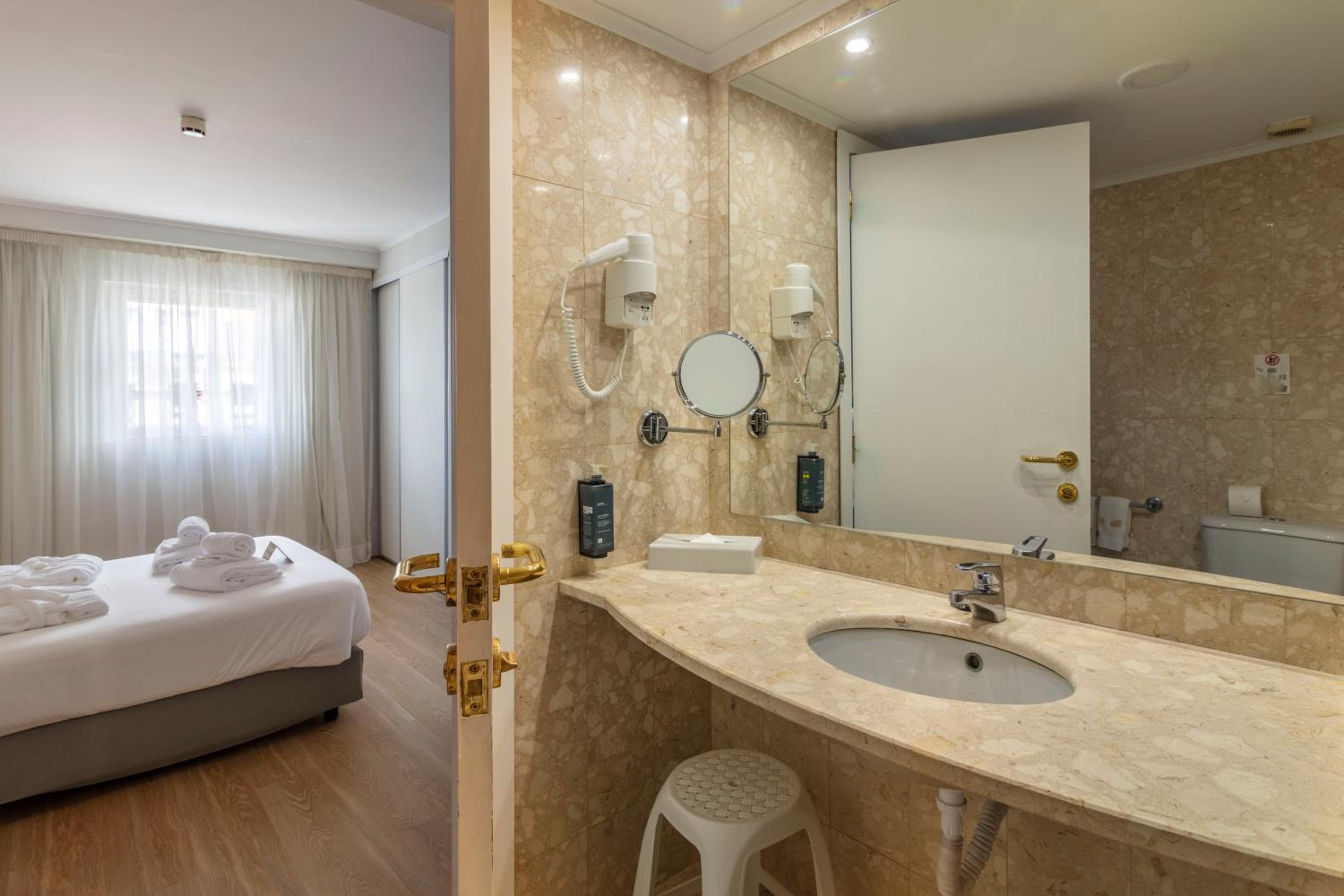 One-Bedroom Apartment - Photo 4