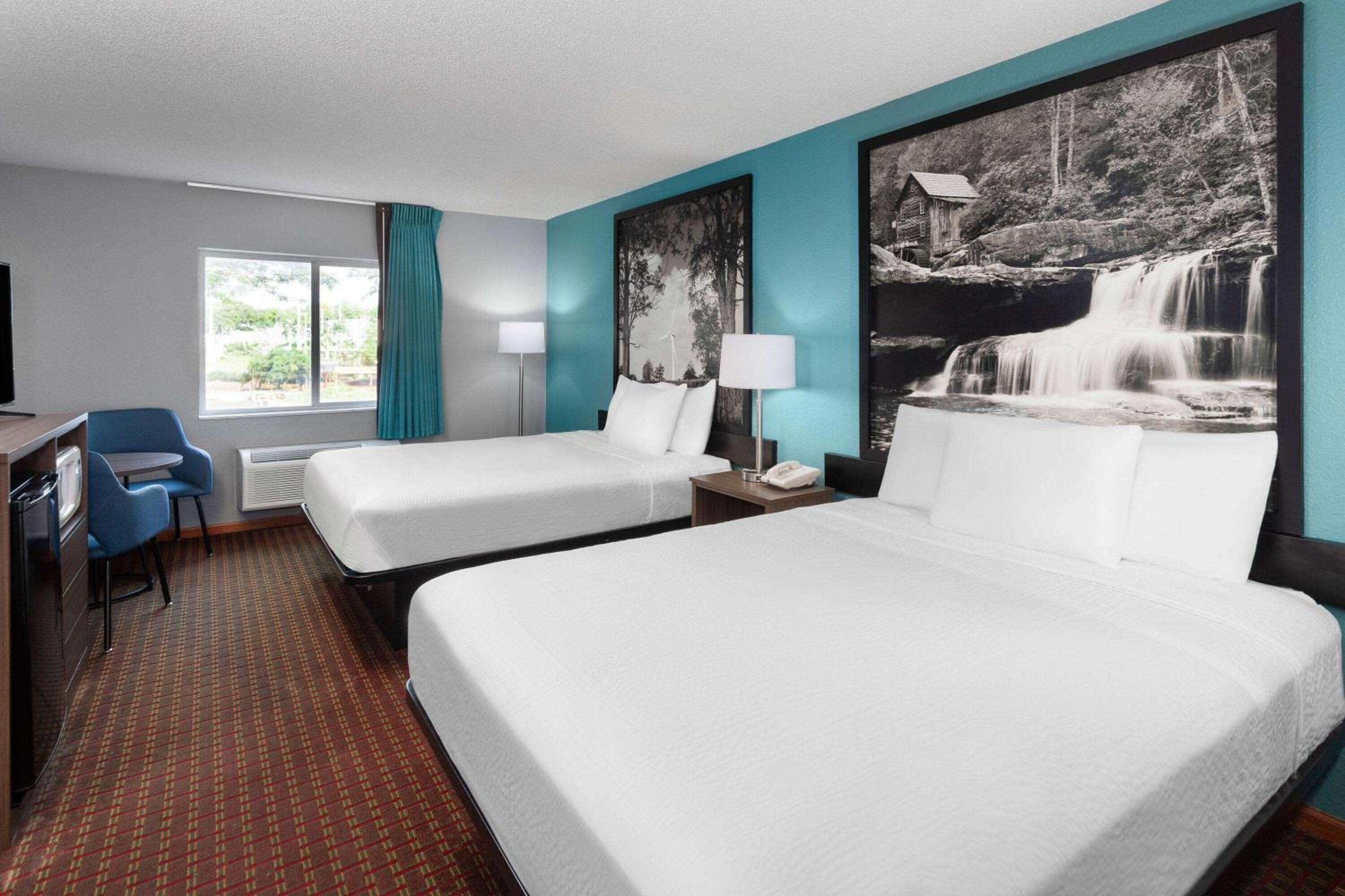 Queen Room with Two Queen Beds - Non-Smoking - Photo 1