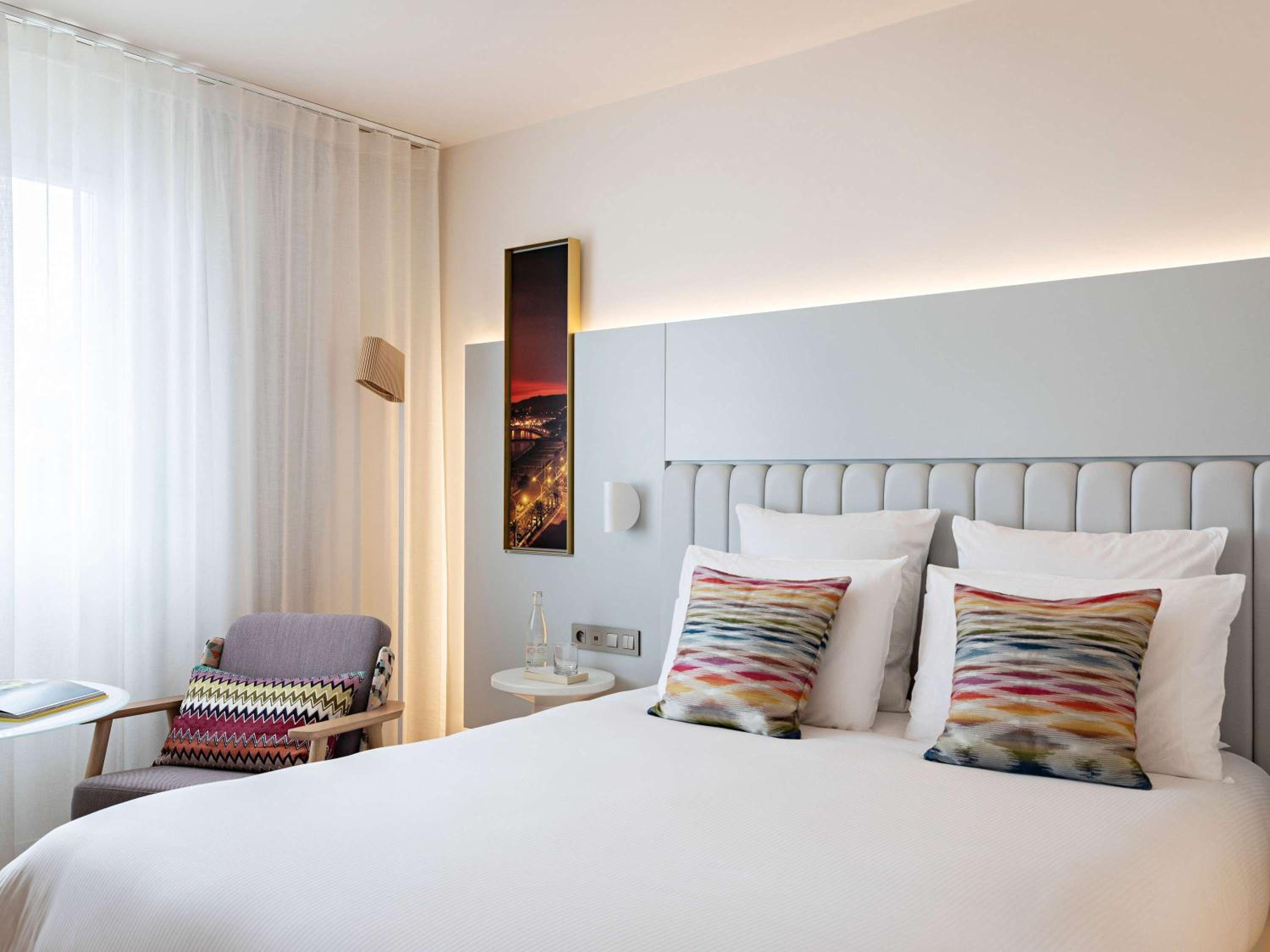 Deluxe Queen Room with Balcony