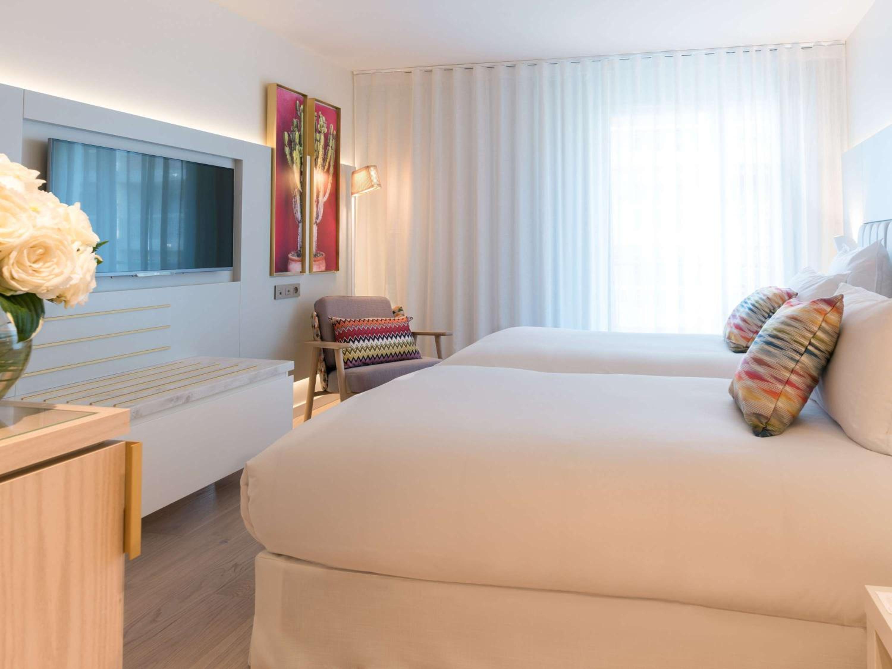 Deluxe Twin Room with Balcony - Photo 15