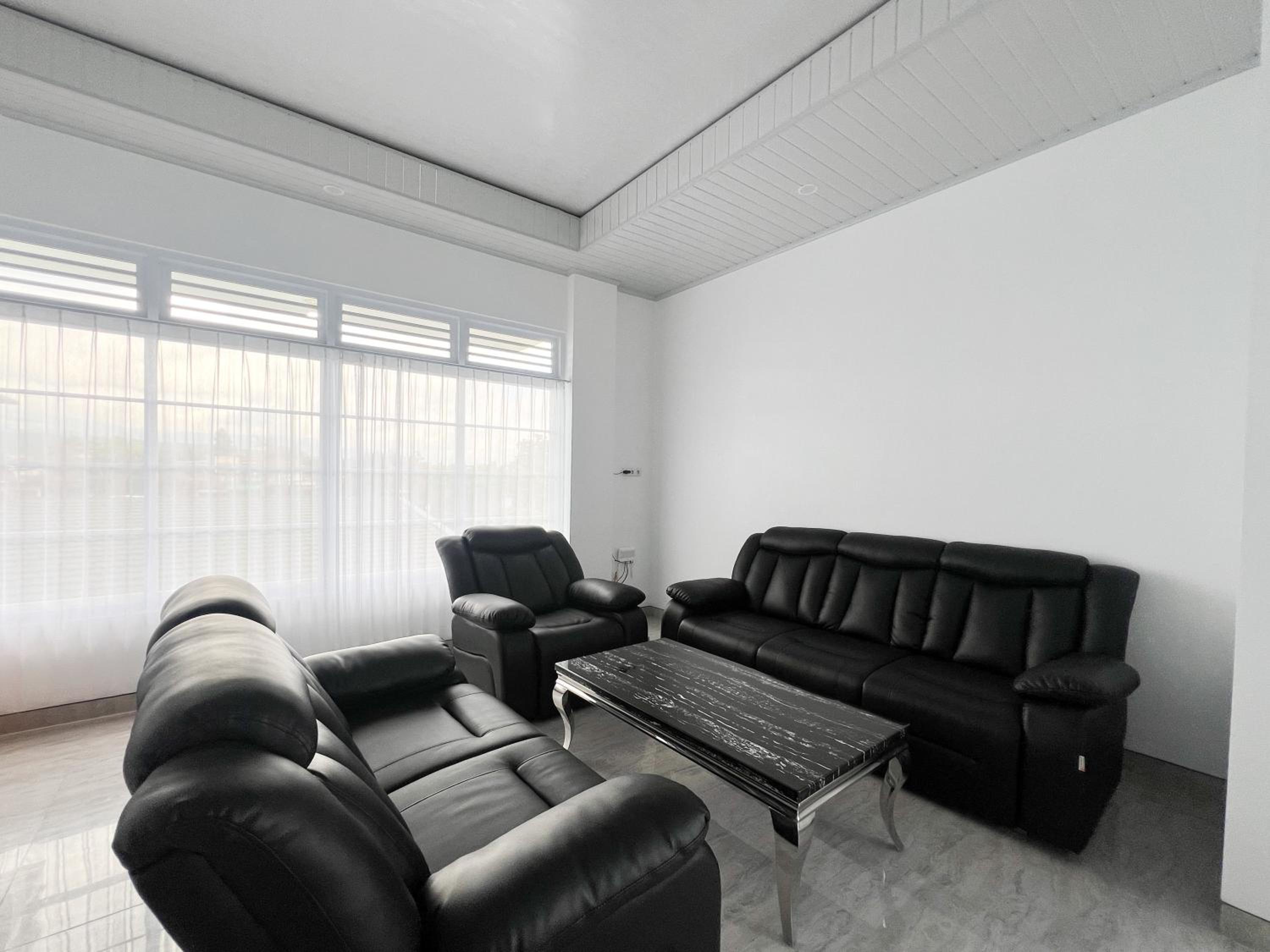 Family Room photo 3