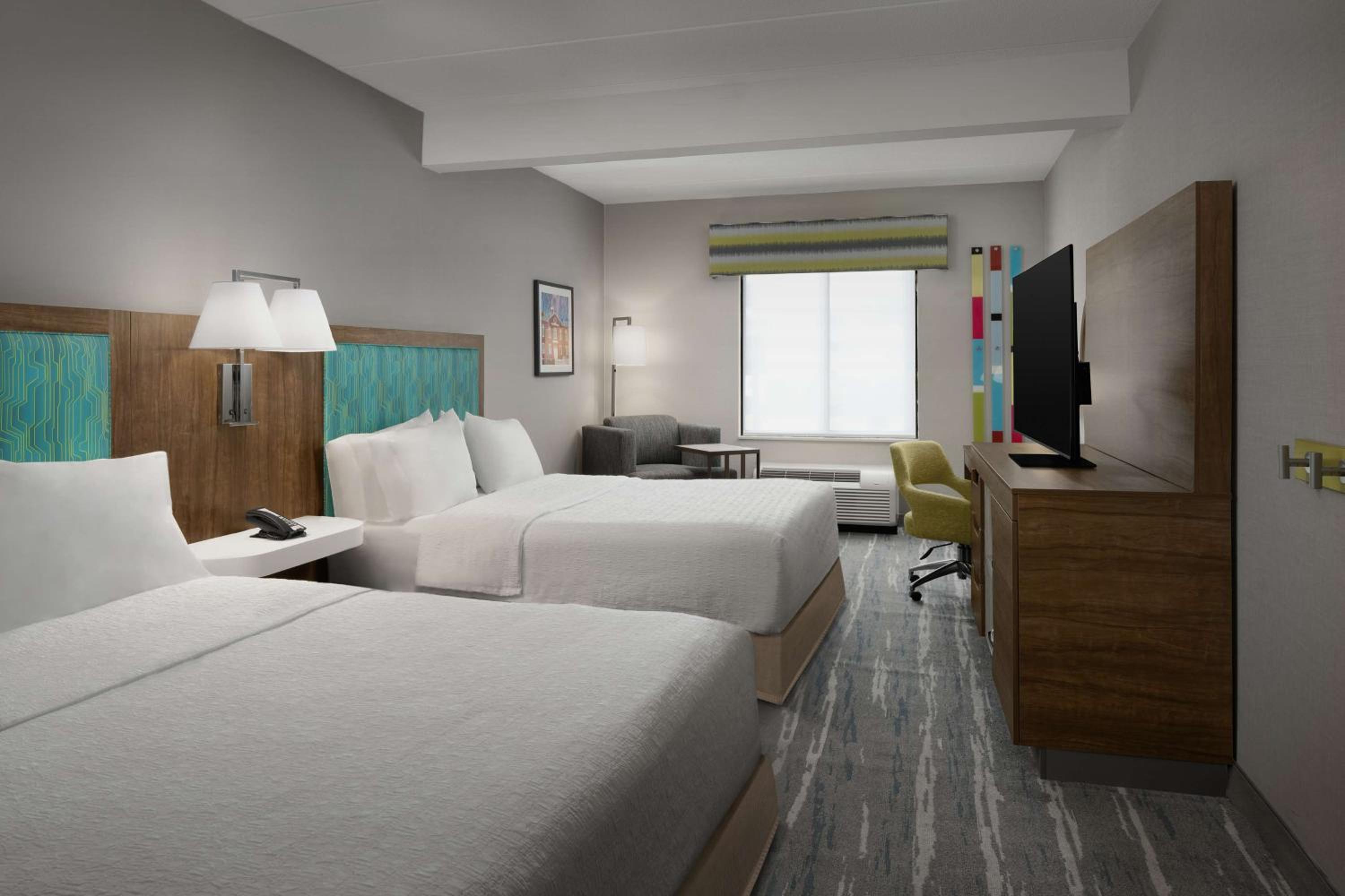 Queen Room with Two Queen Beds - Non-Smoking - Photo 5