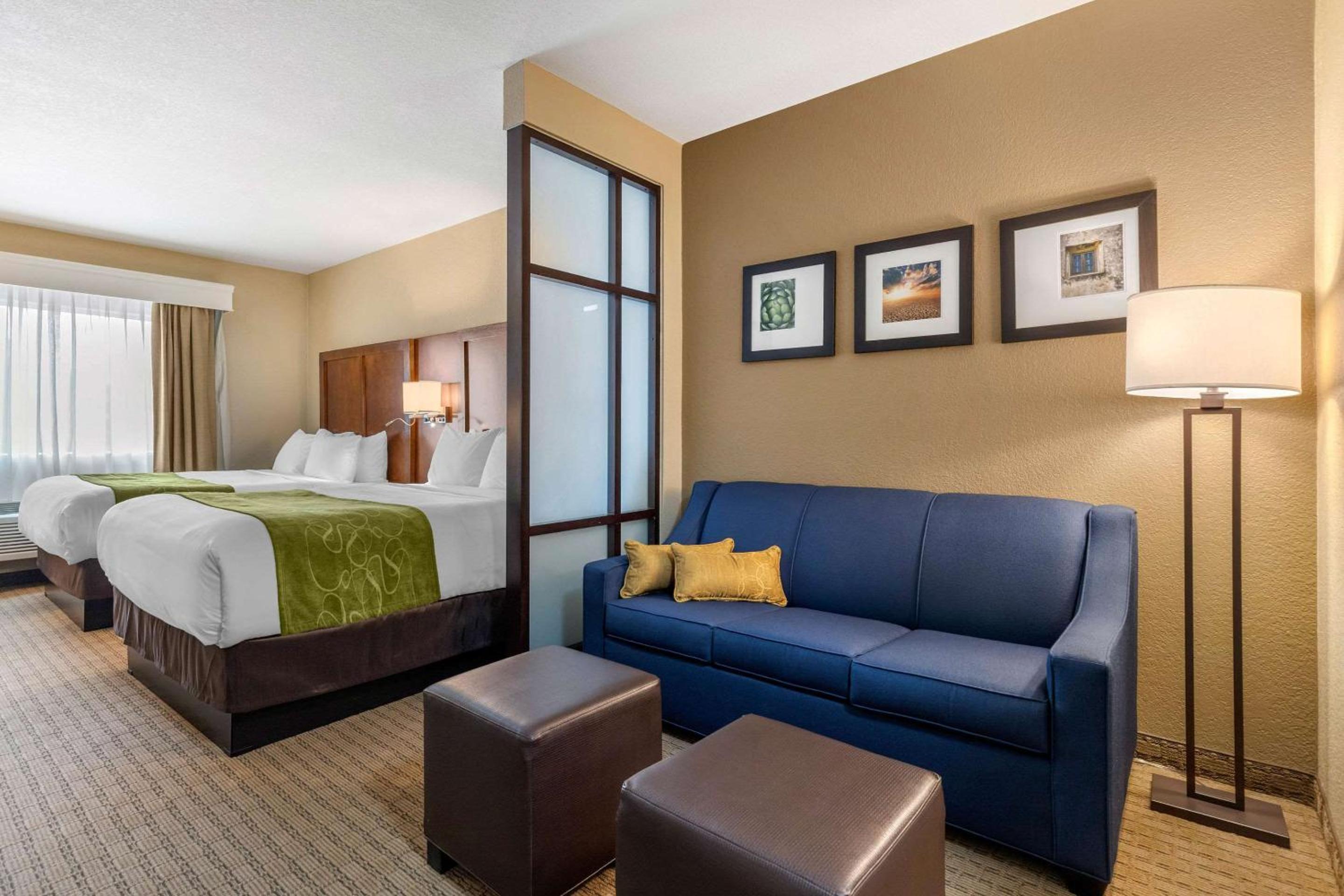 Queen Suite with Two Queen Beds - Non-Smoking - Photo 1