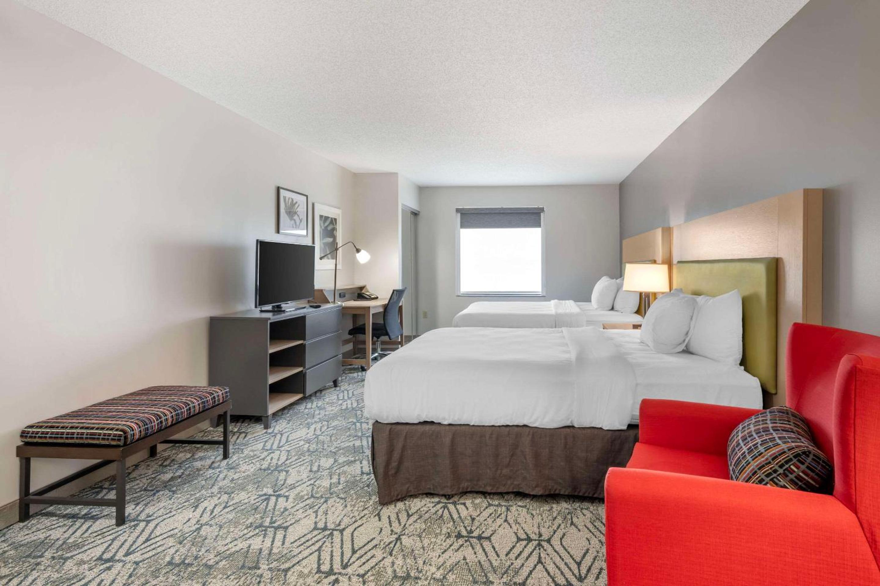 Queen Room with Two Queen Beds - Disability Access/Non-Smoking - Photo 4