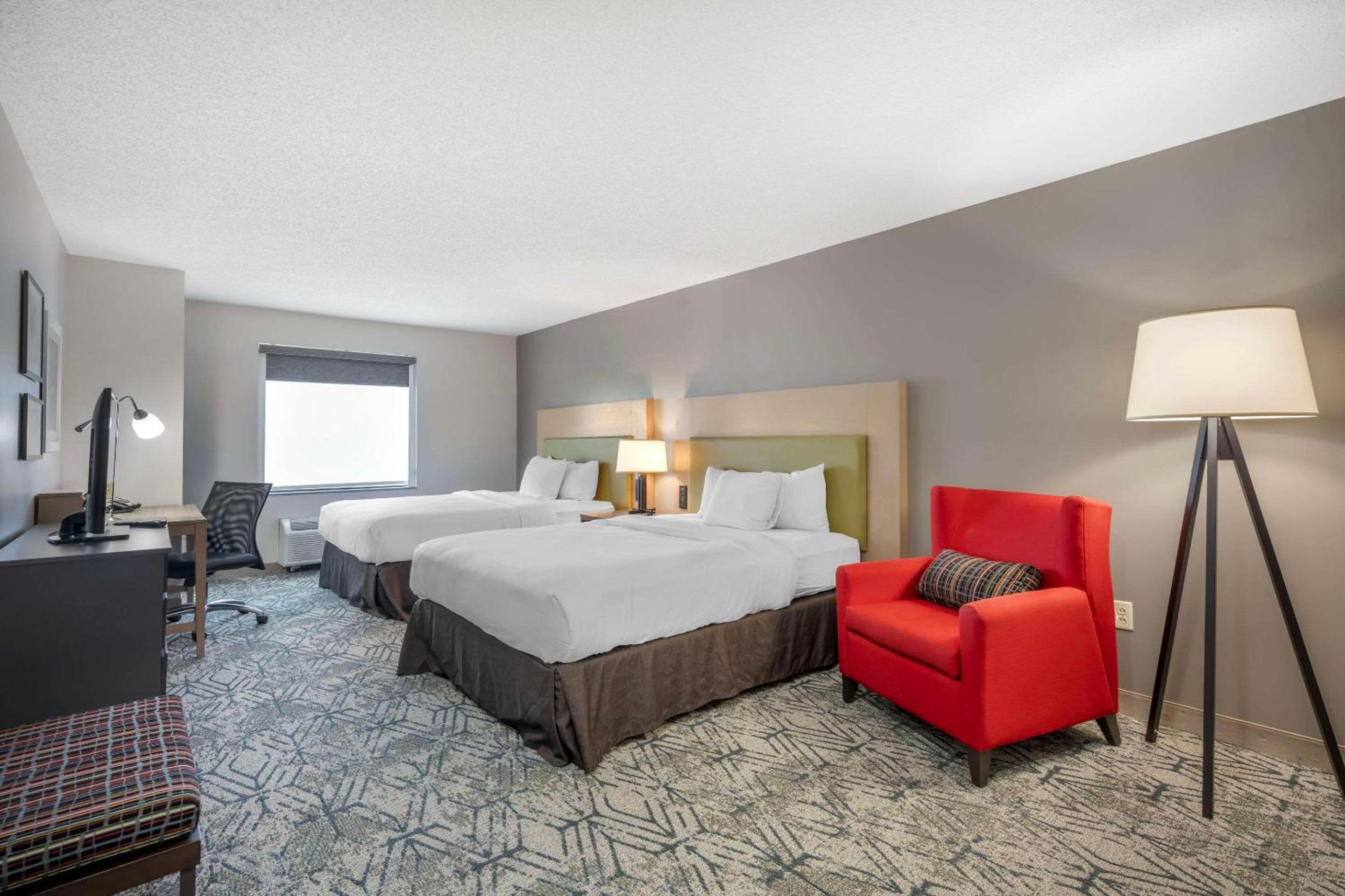 Queen Room with Two Queen Beds - Disability Access/Non-Smoking - Photo 3
