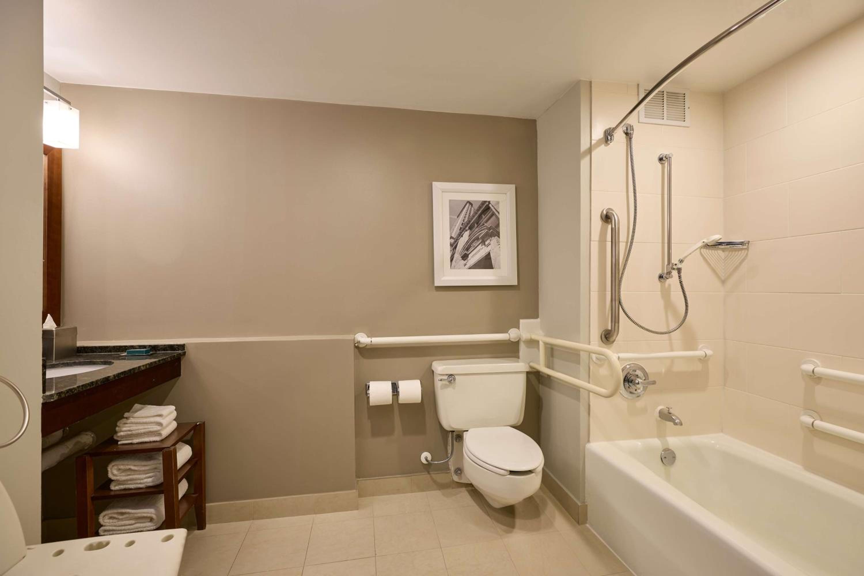 King Room - Hearing Access photo 2