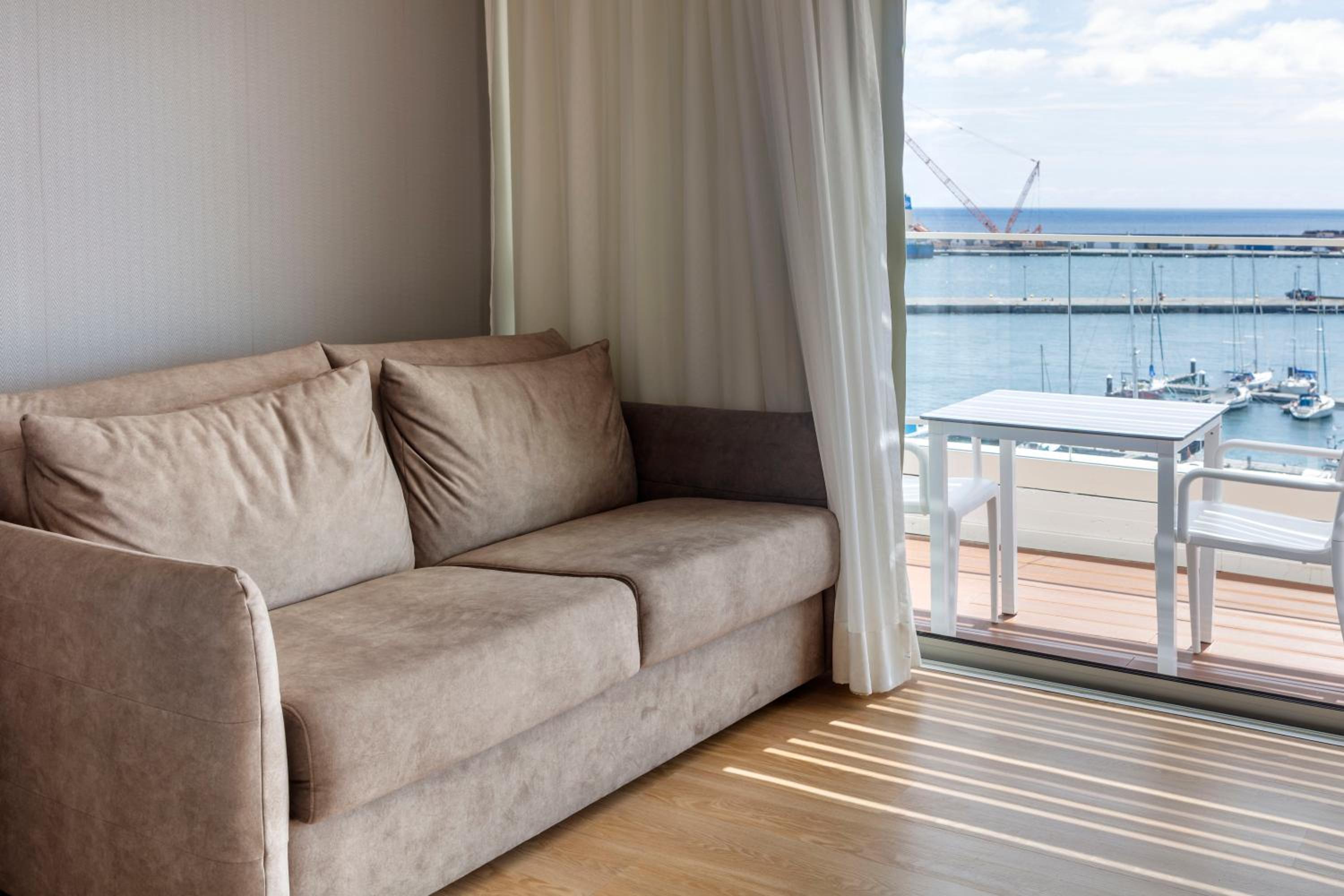 Junior Suite with Balcony and Sea View - Photo 7