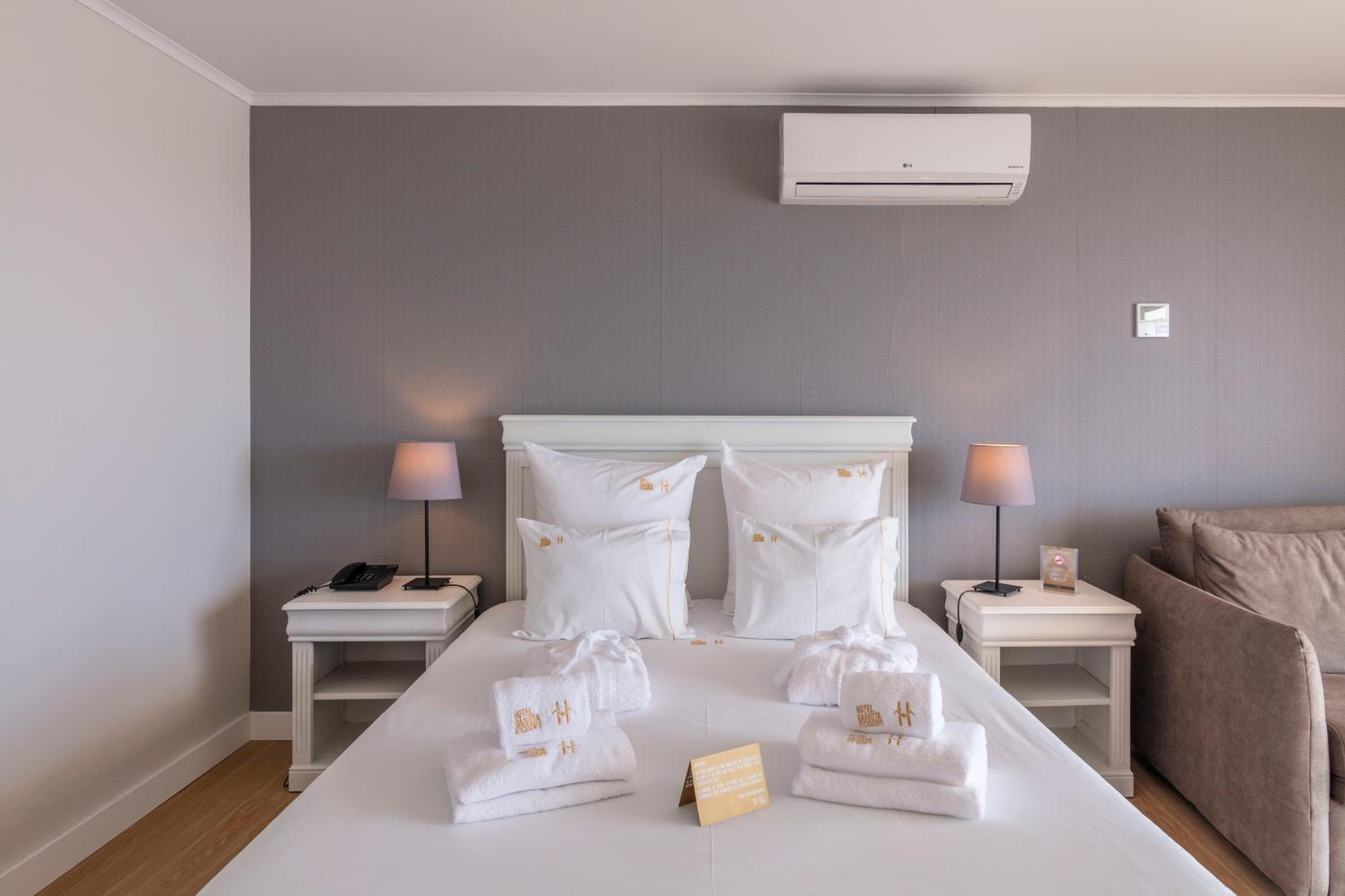 Junior Suite with Balcony and Sea View - Photo 4