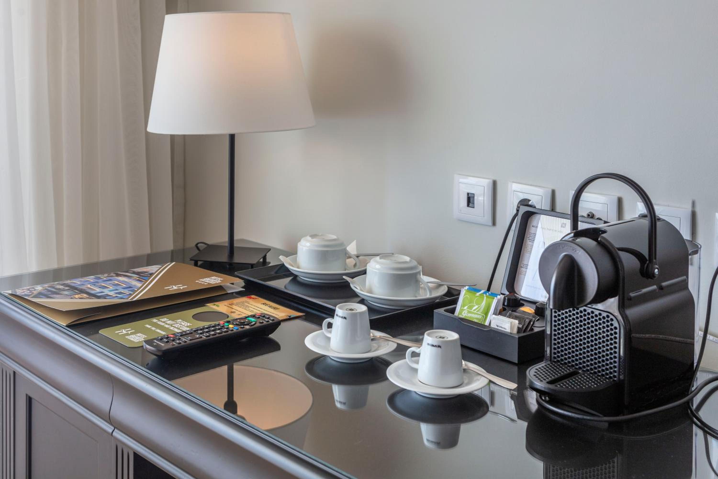 Junior Suite with Balcony and Sea View - Photo 2