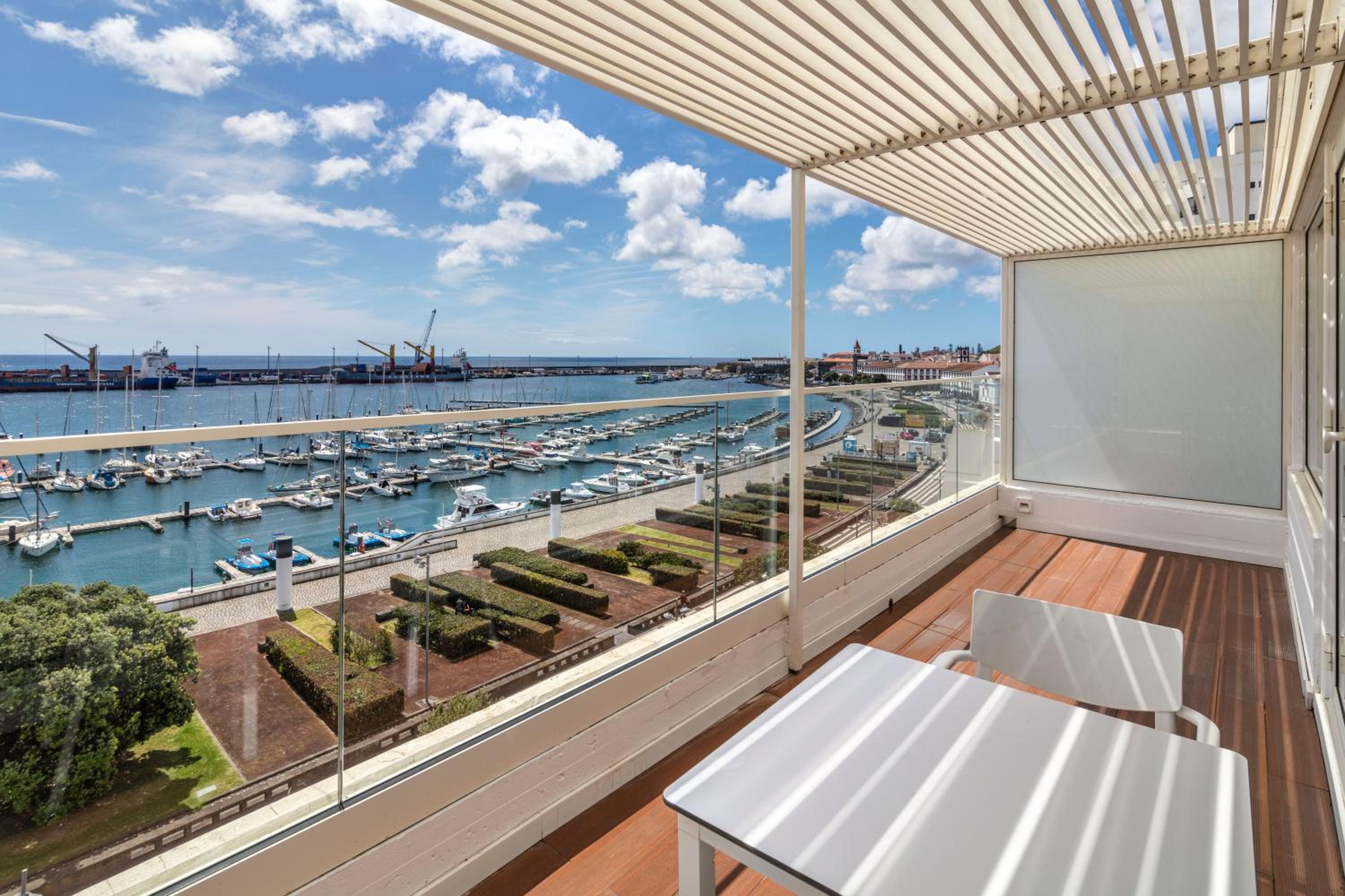 Junior Suite with Balcony and Sea View - Photo 12