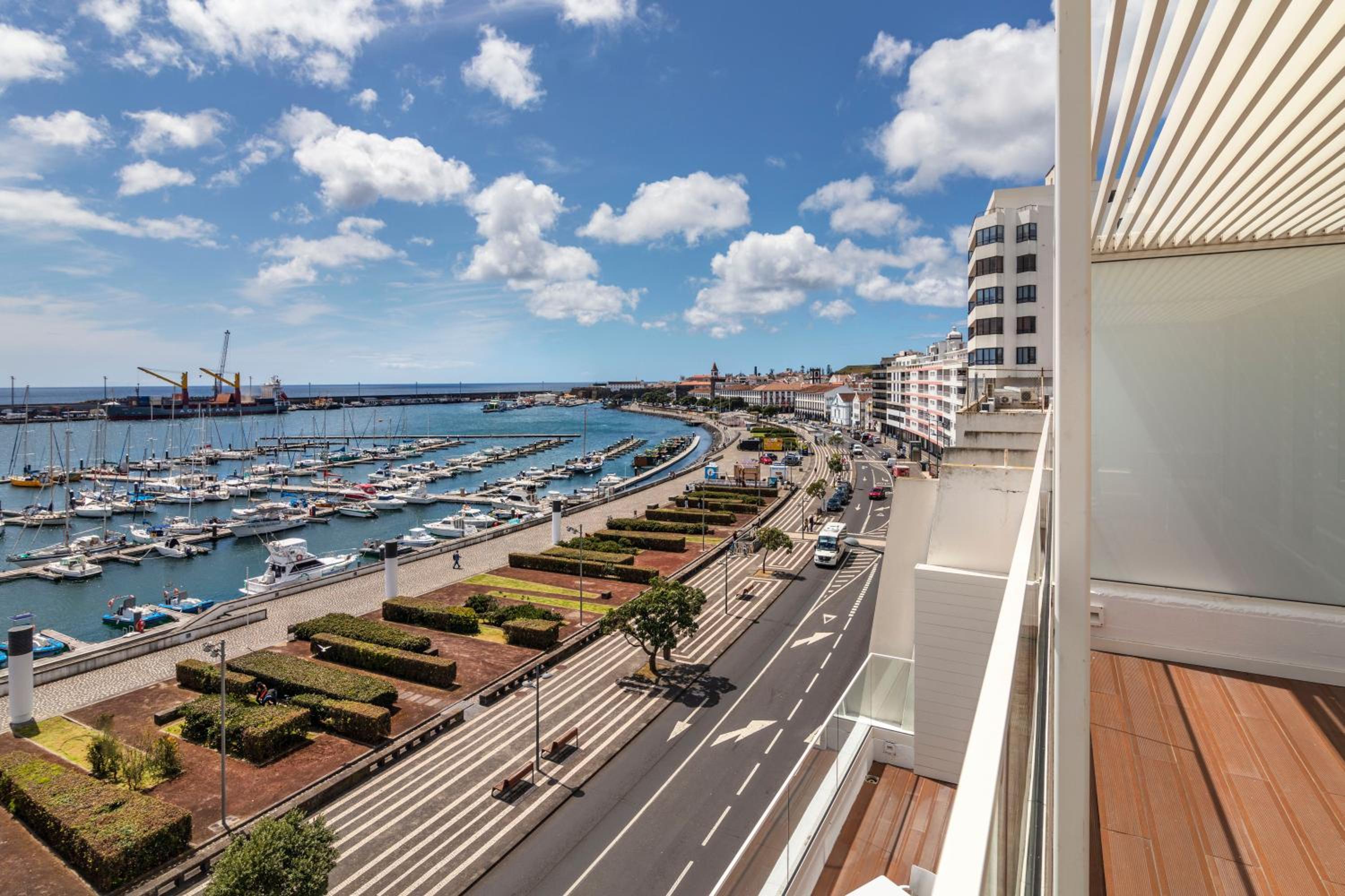Junior Suite with Balcony and Sea View - Photo 13