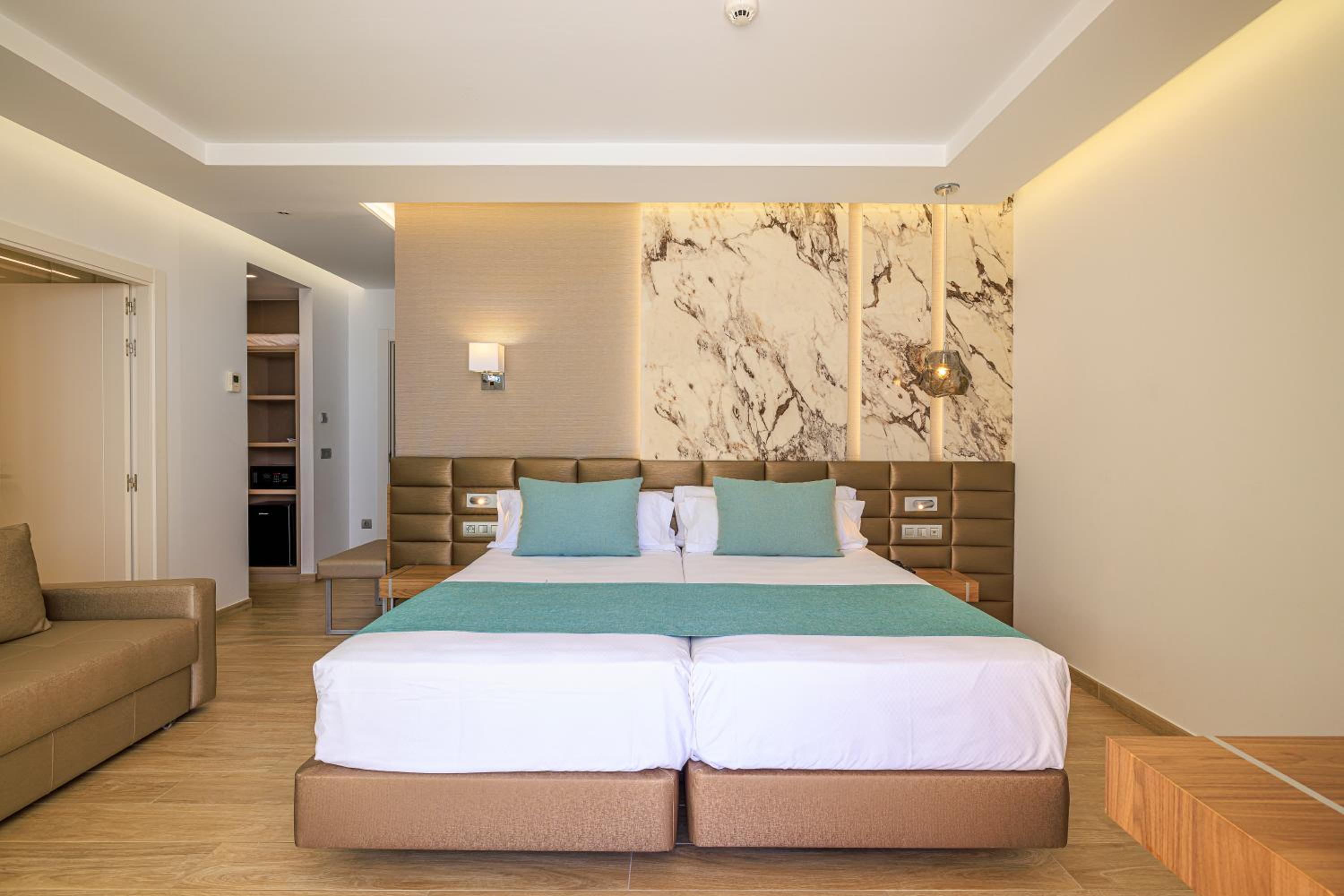 Triple Room with Sea View photo 2