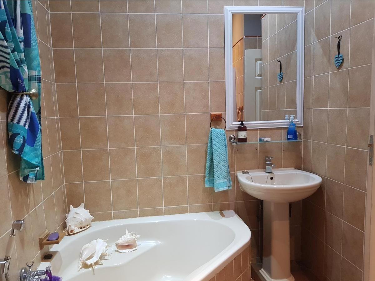 Standard Double Room - Photo 9