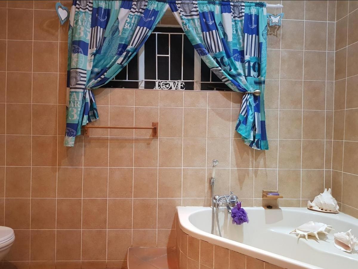 Standard Double Room - Photo 10