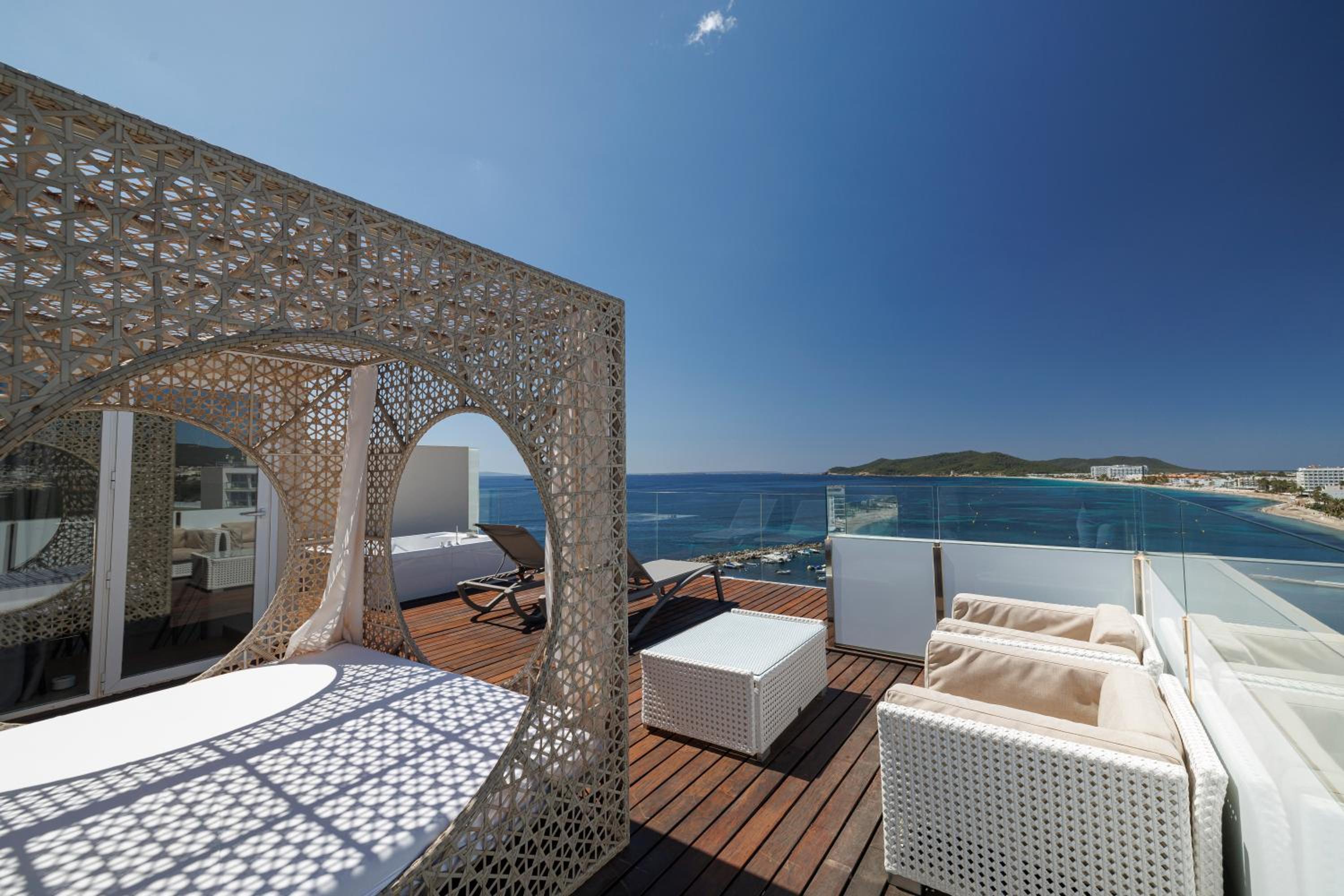 Deluxe Suite with Spa Bath and Free Spa Access photo 2