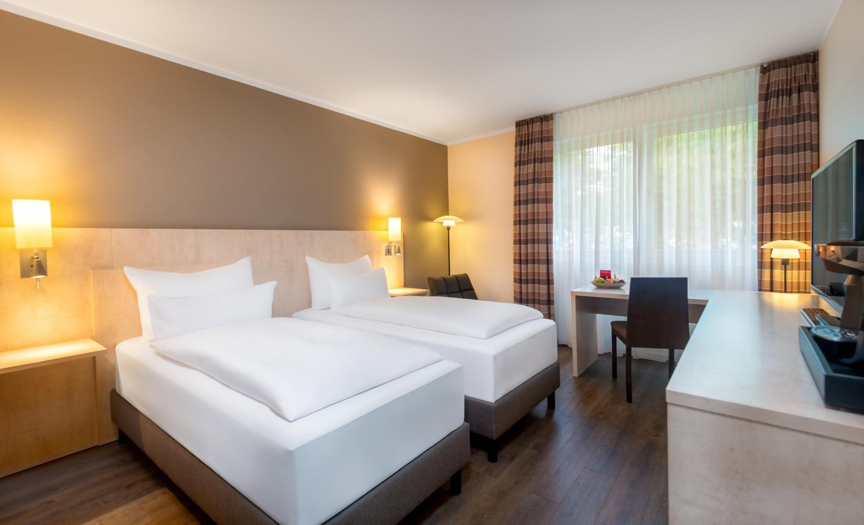Standard Twin Room - Photo 11