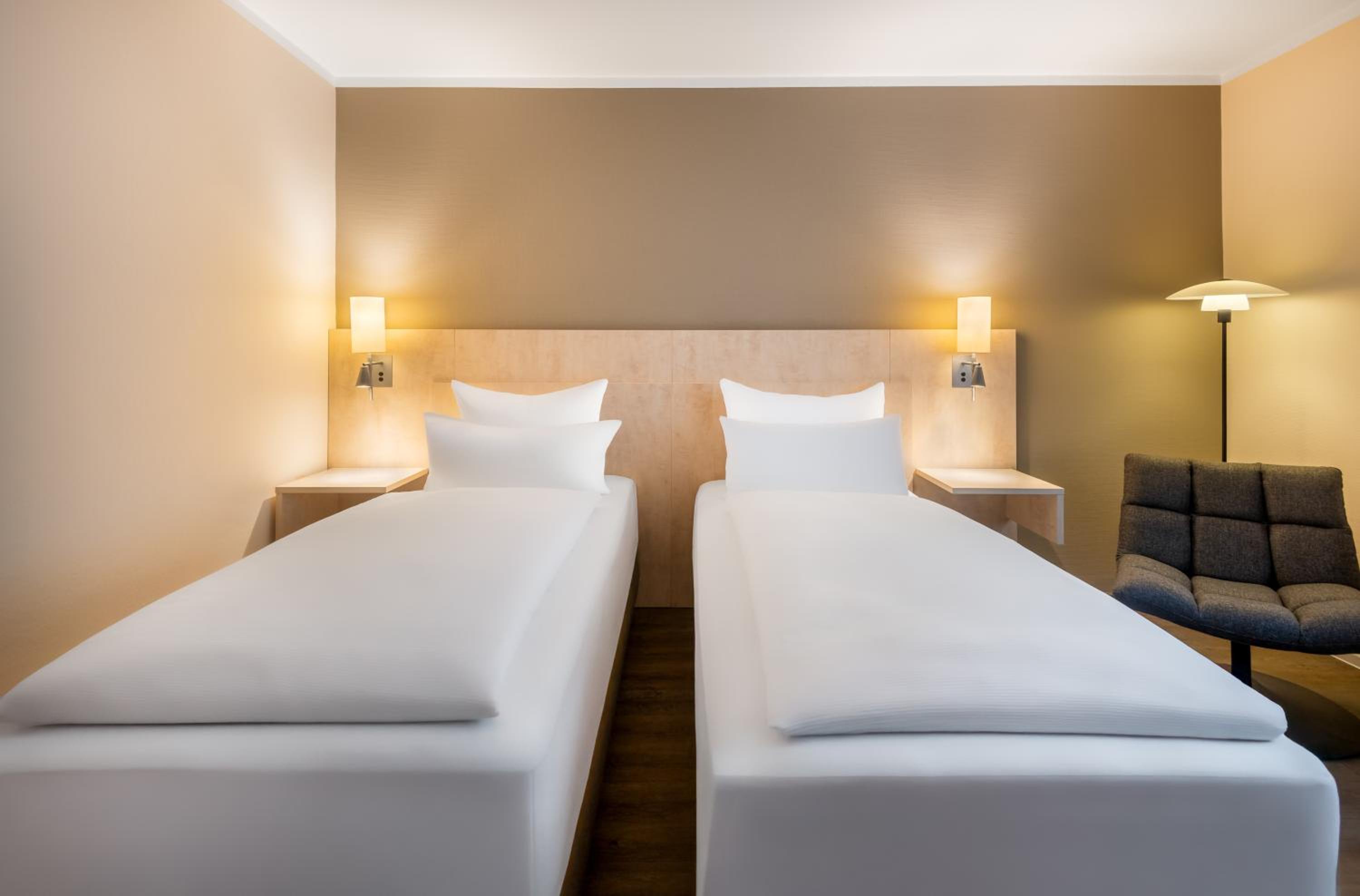 Standard Twin Room - Photo 4