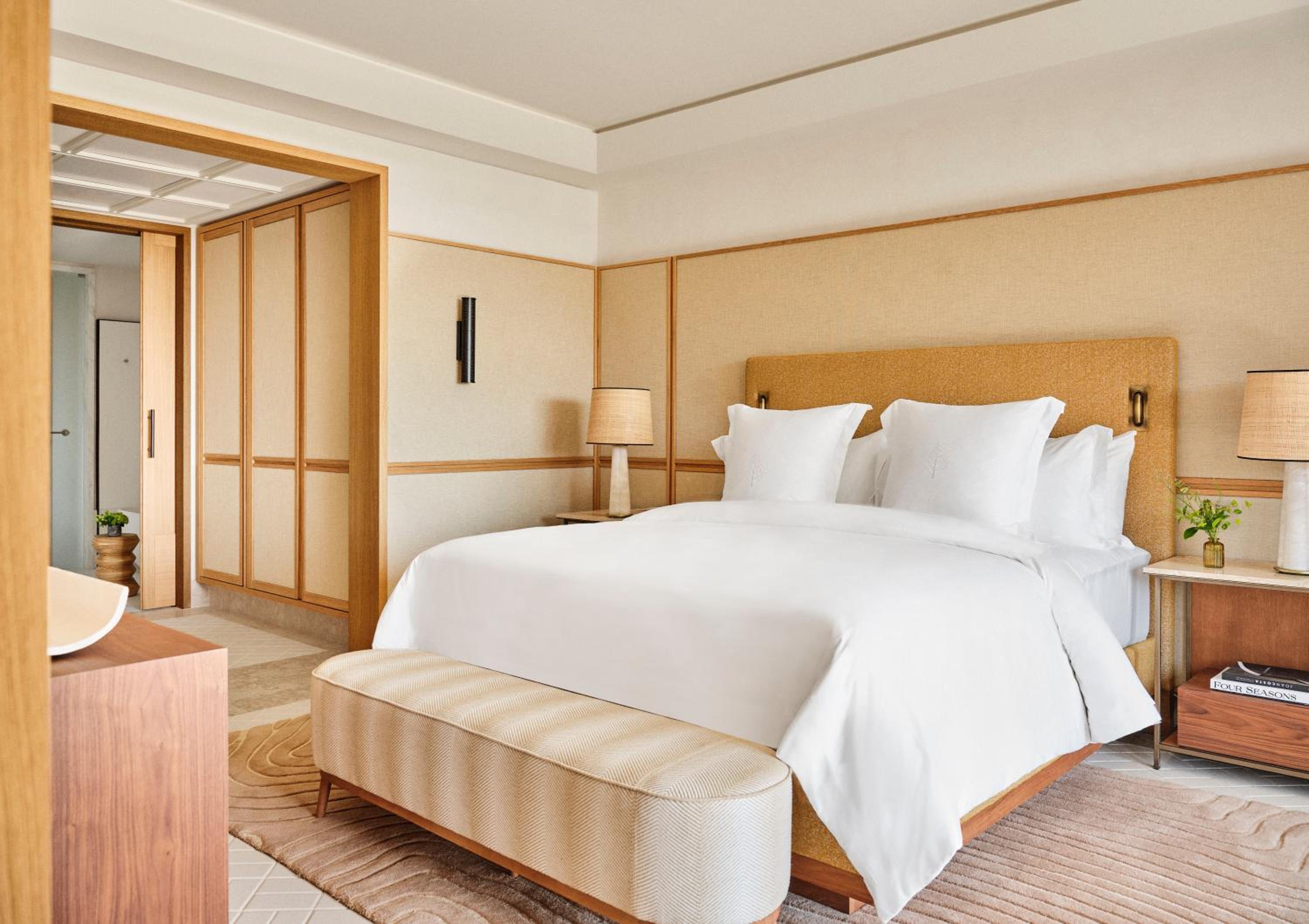 Suite con vista al jardín y piscina privada.