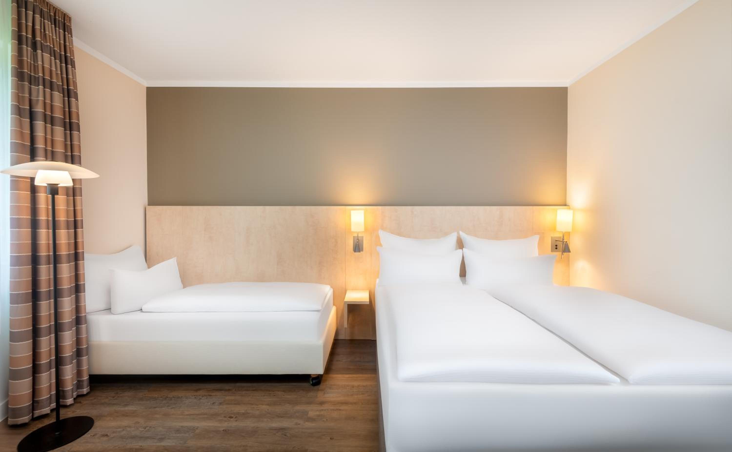 Standard Double Room with Sofa Bed - Photo 4