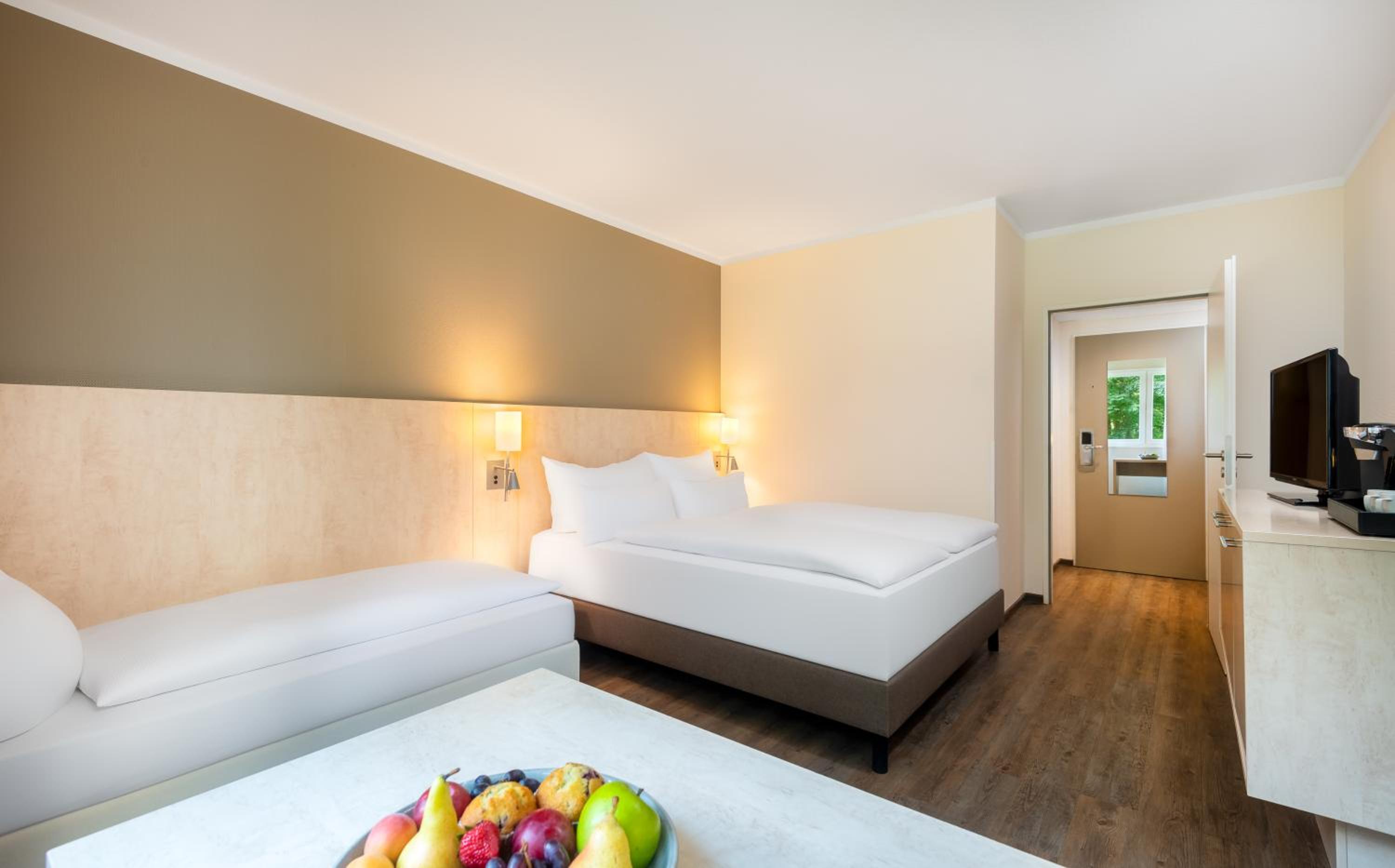Standard Double Room with Sofa Bed - Photo 10