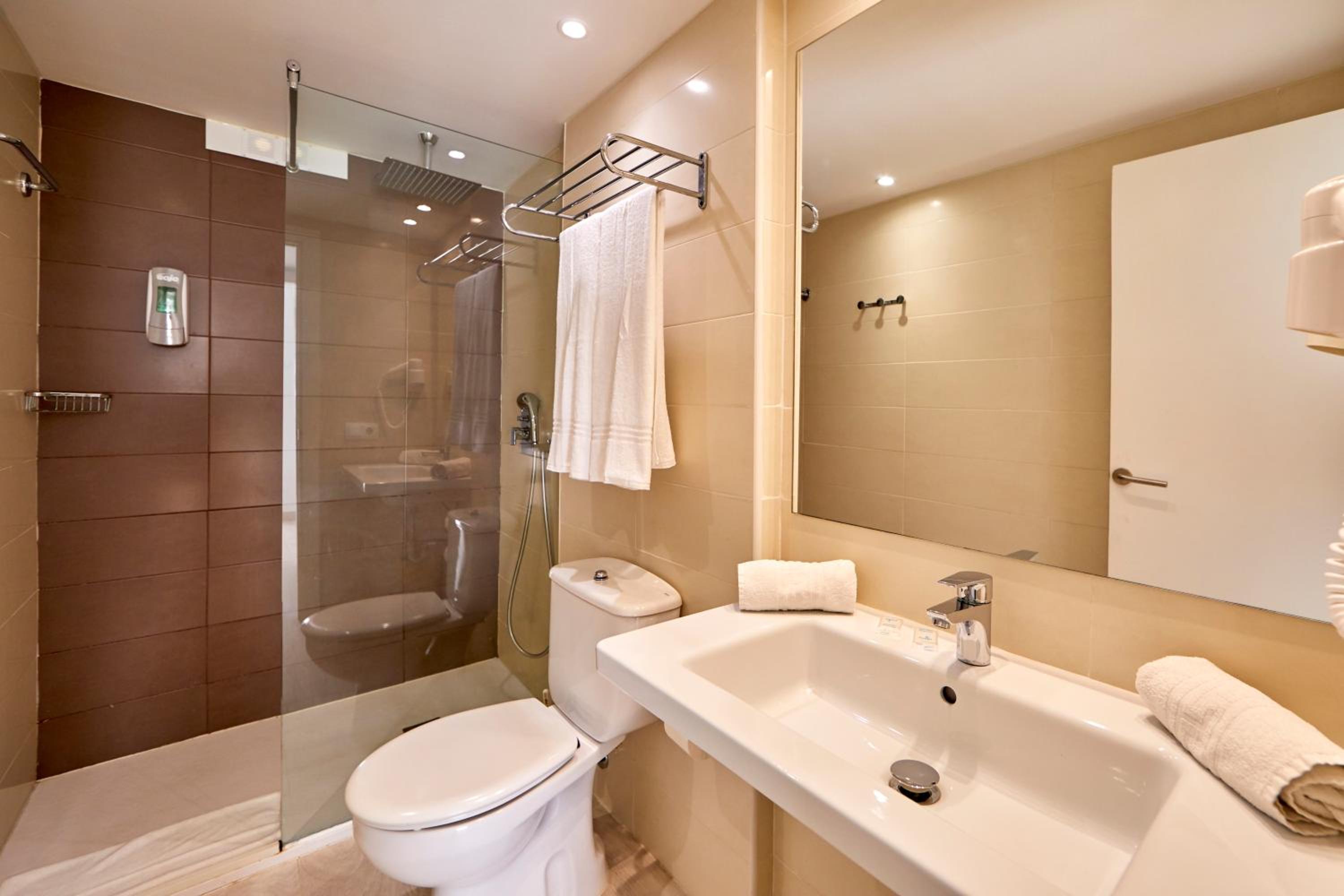 One-Bedroom Apartment with Sea View and Terrace thumbnail 5
