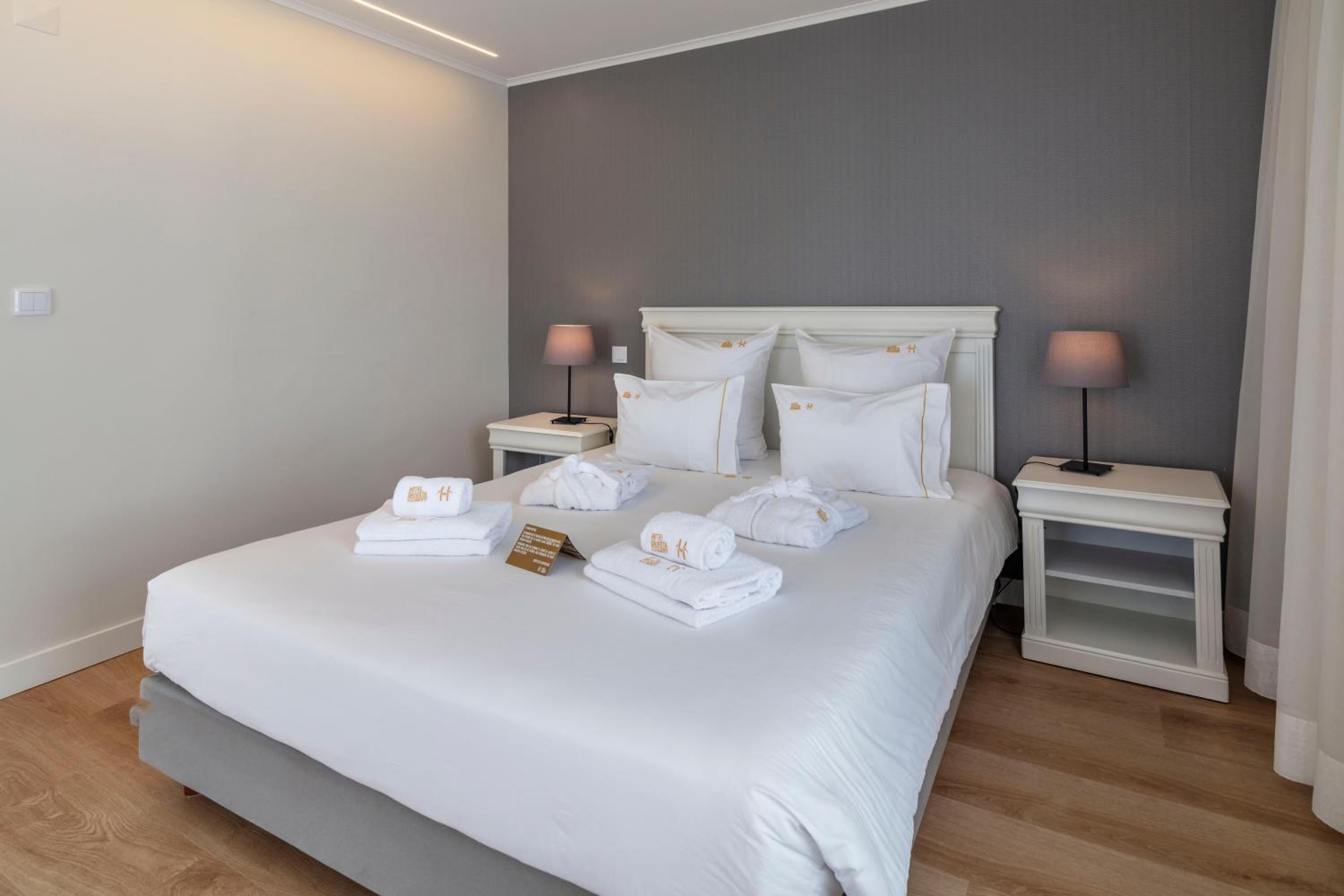 Superior Suite with Balcony and Sea View - Photo 18
