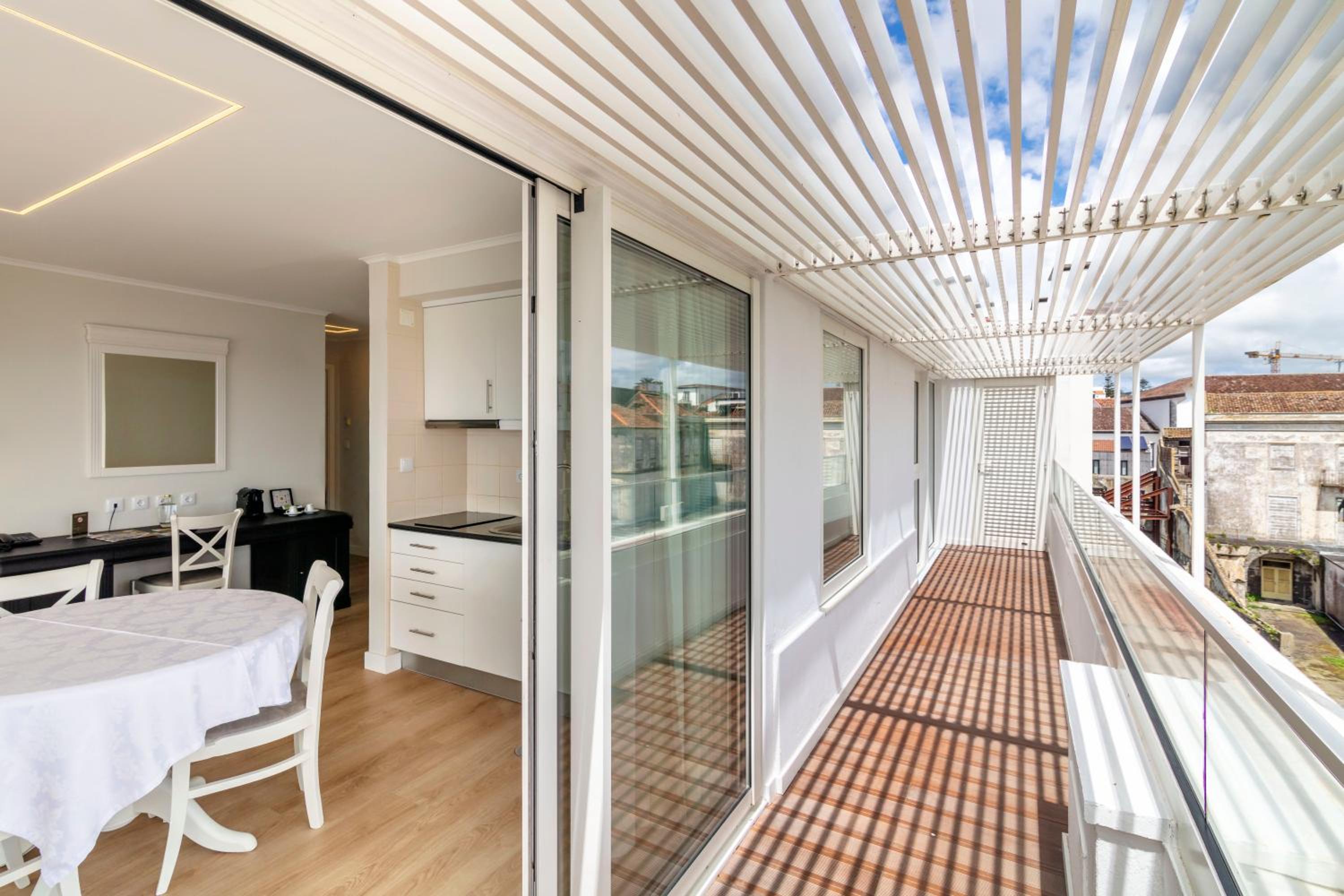 Superior Suite with Balcony and Sea View - Photo 3