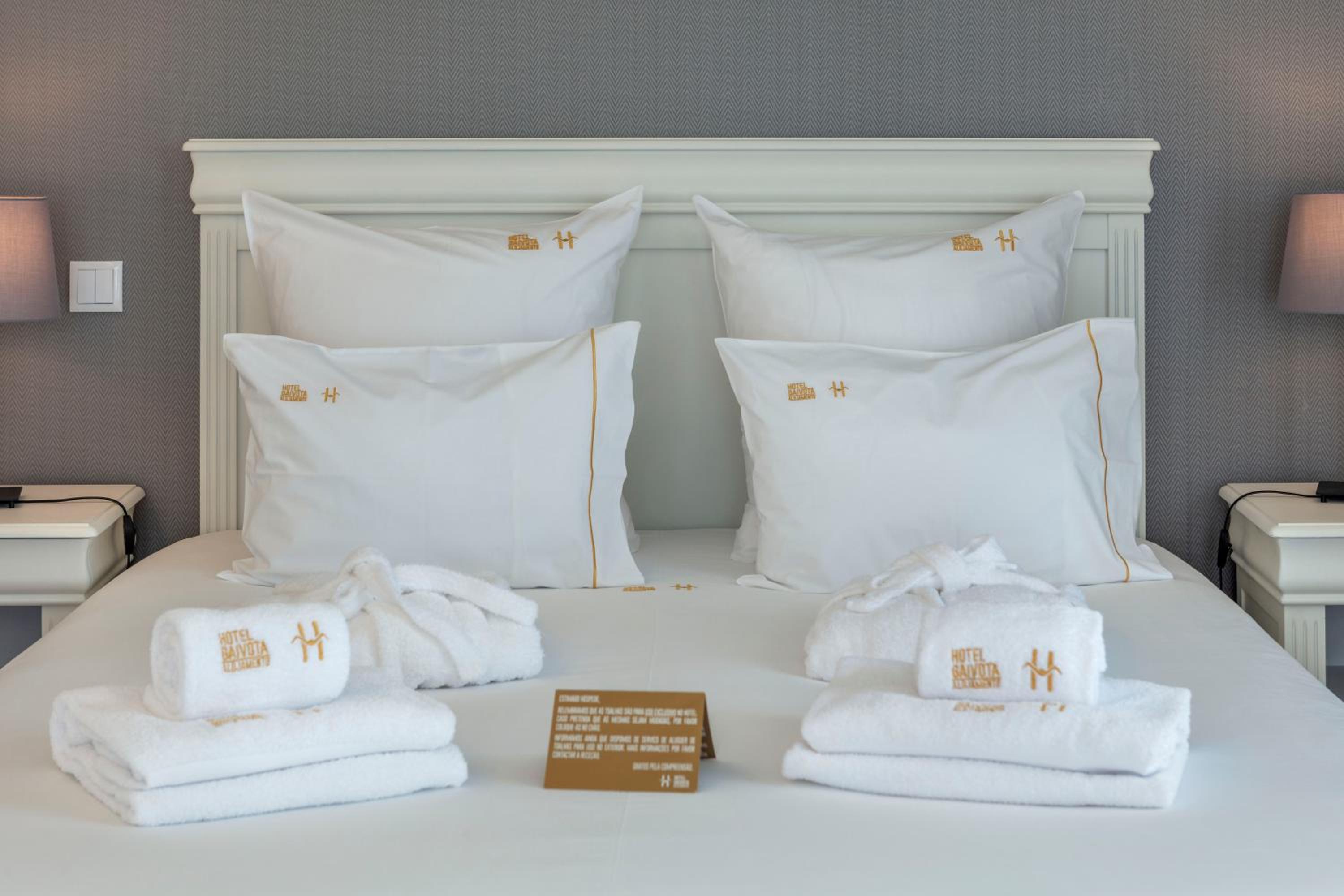 Superior Suite with Balcony and Sea View - Photo 20