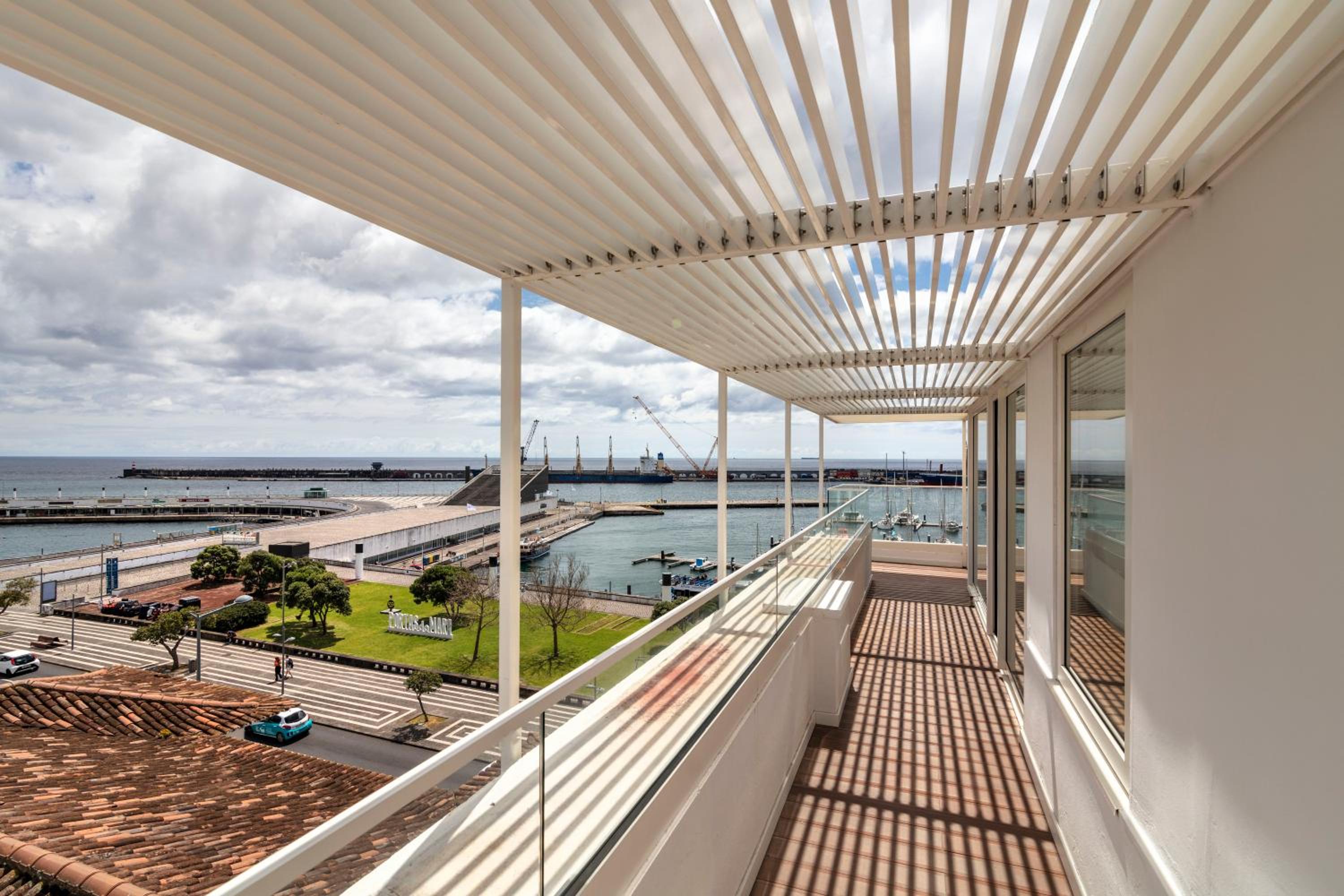 Superior Suite with Balcony and Sea View - Photo 5
