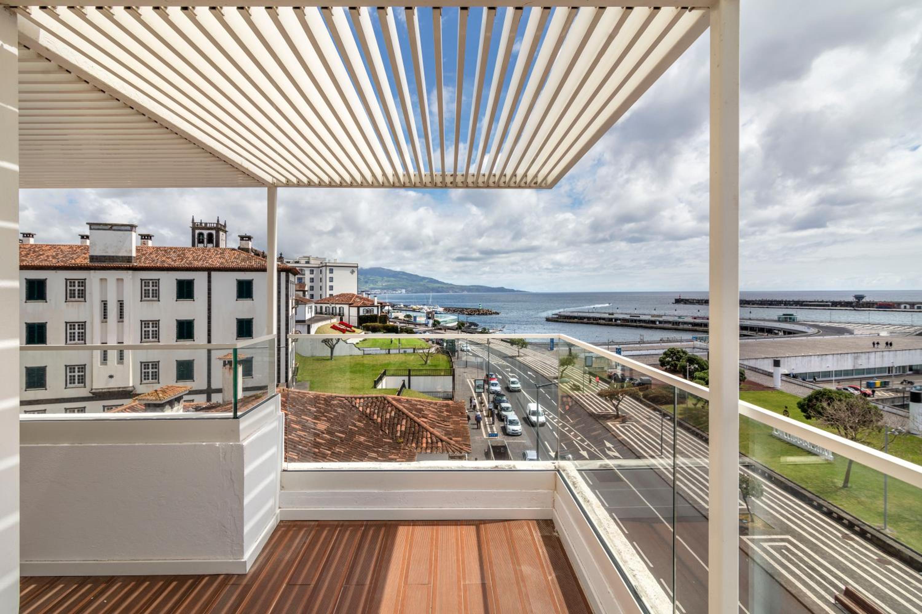 Superior Suite with Balcony and Sea View - Photo 2