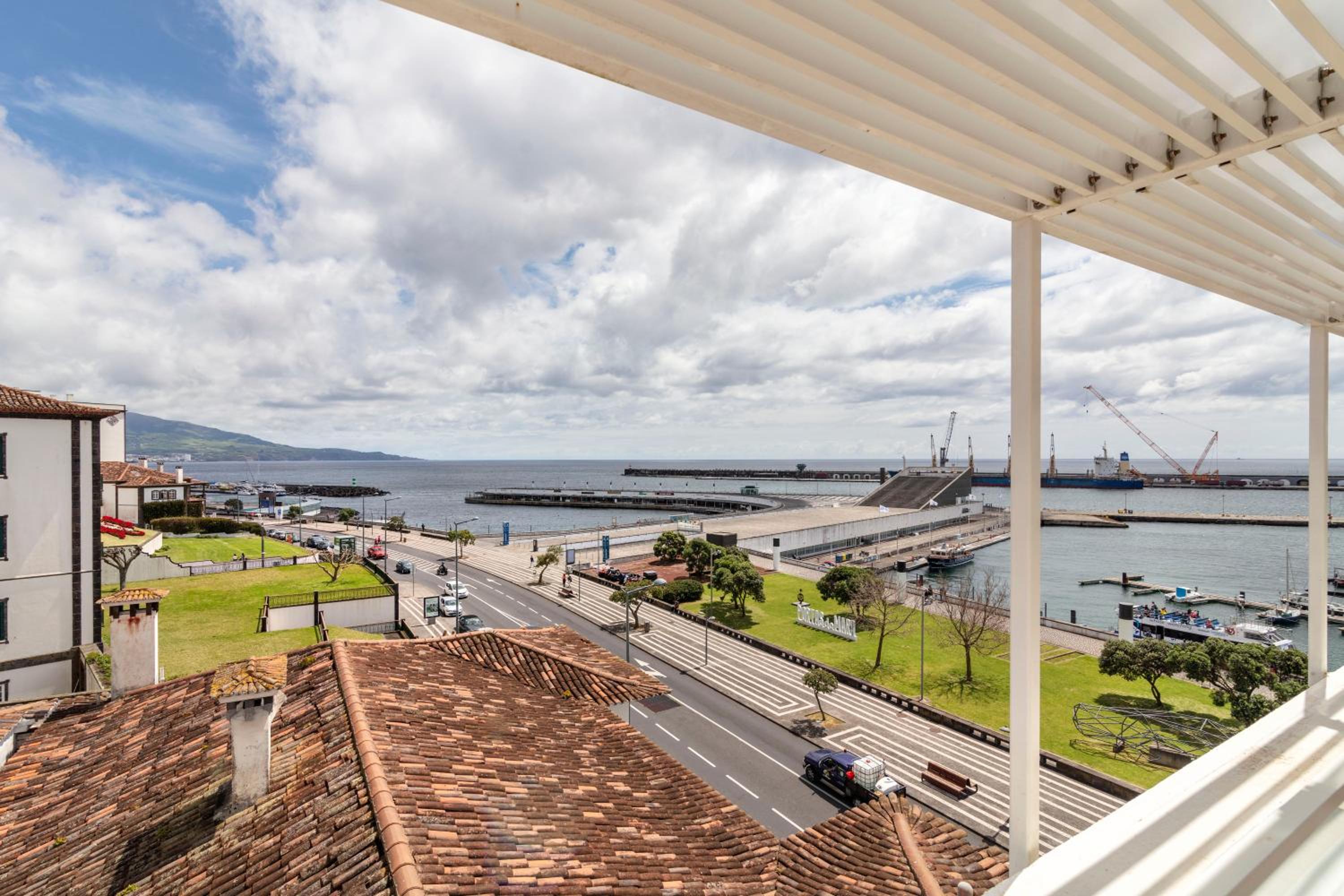 Superior Suite with Balcony and Sea View - Photo 4